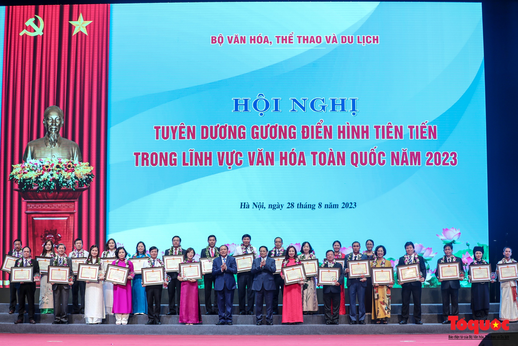 Đẩy mạnh tuyên truyền, nhân rộng những tấm gương điển hình tiên tiến ngành VHTTDL  - Ảnh 1.