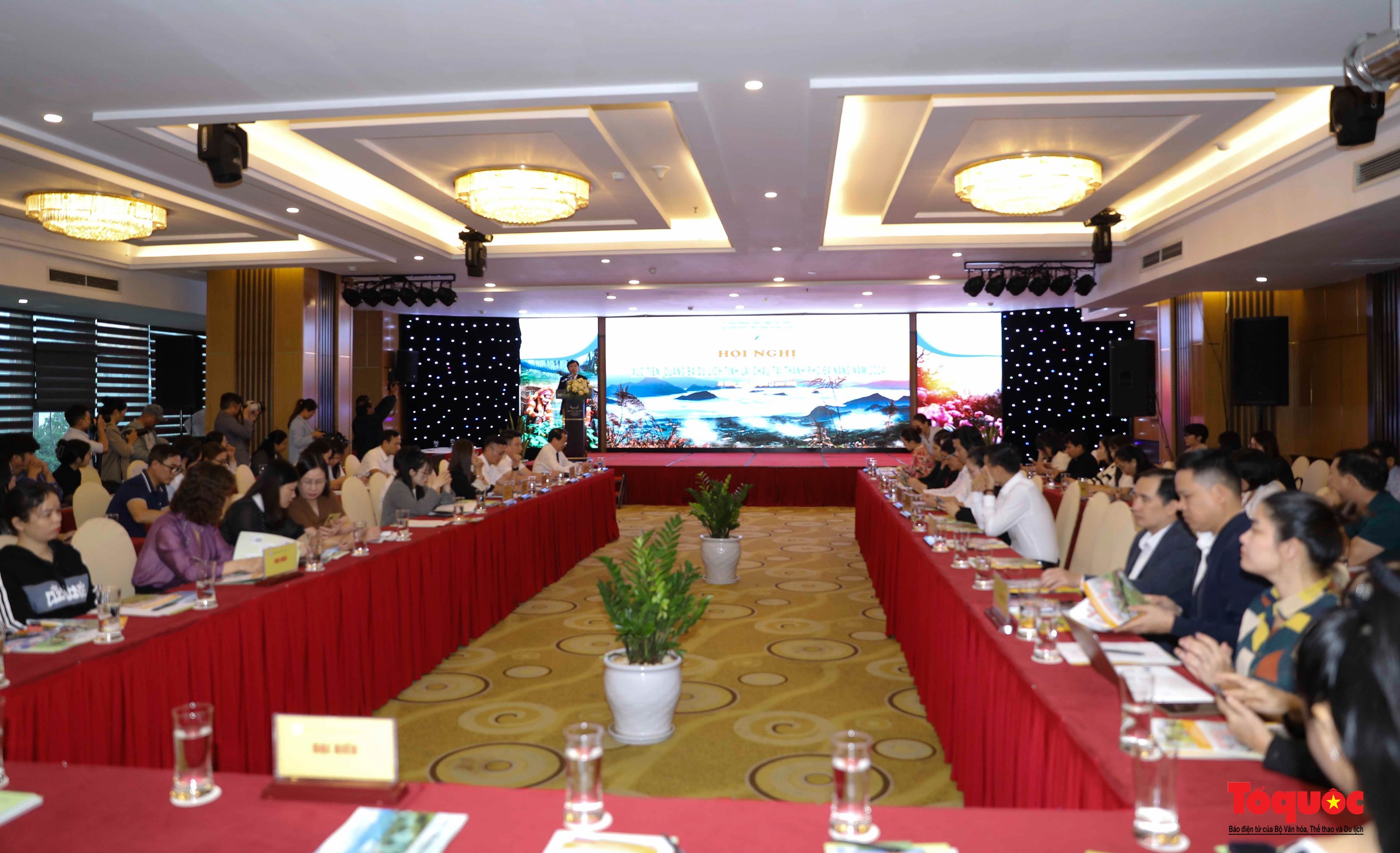 ផ្សព្វផ្សាយទេសចរណ៍ Lai Chau នៅ Da Nang - រូបថត ១. Xúc tiến, quảng bá du lịch Lai Châu tại Đà Nẵng - Ảnh 1.