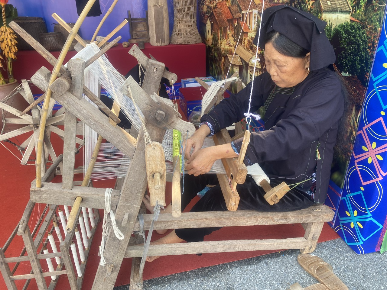 Tay, Nung, ជនជាតិភាគតិចថៃប្រកួតប្រជែងដើម្បីបង្ហាញ រៀបចំ និងណែនាំវប្បធម៌ធ្វើម្ហូបប្រពៃណី - រូបថត ៧. Các dân tộc Tày, Nùng, Thái thi trưng bày, chế biến và giới thiệu văn hoá ẩm thực truyền thống  - Ảnh 7.