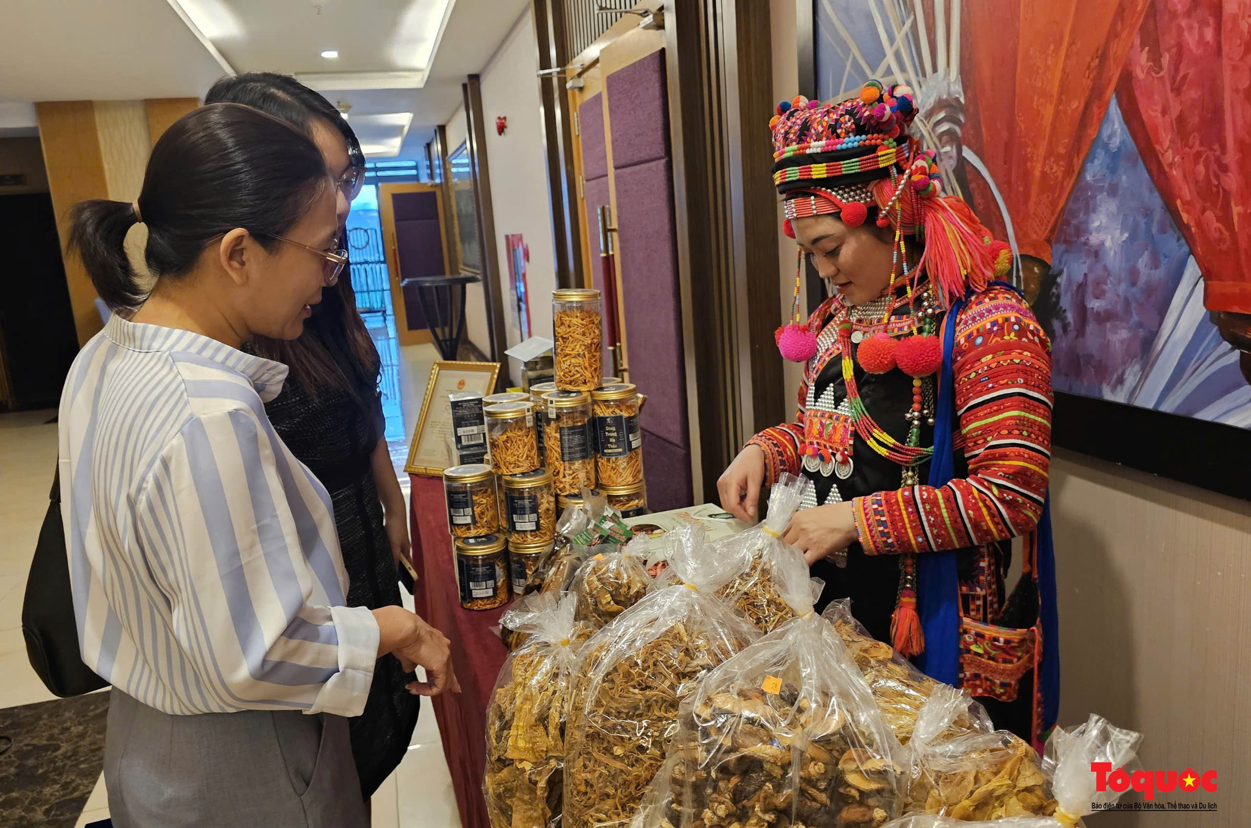 ផ្សព្វផ្សាយទេសចរណ៍ Lai Chau នៅ Da Nang - រូបថត ៦. Xúc tiến, quảng bá du lịch Lai Châu tại Đà Nẵng - Ảnh 6.