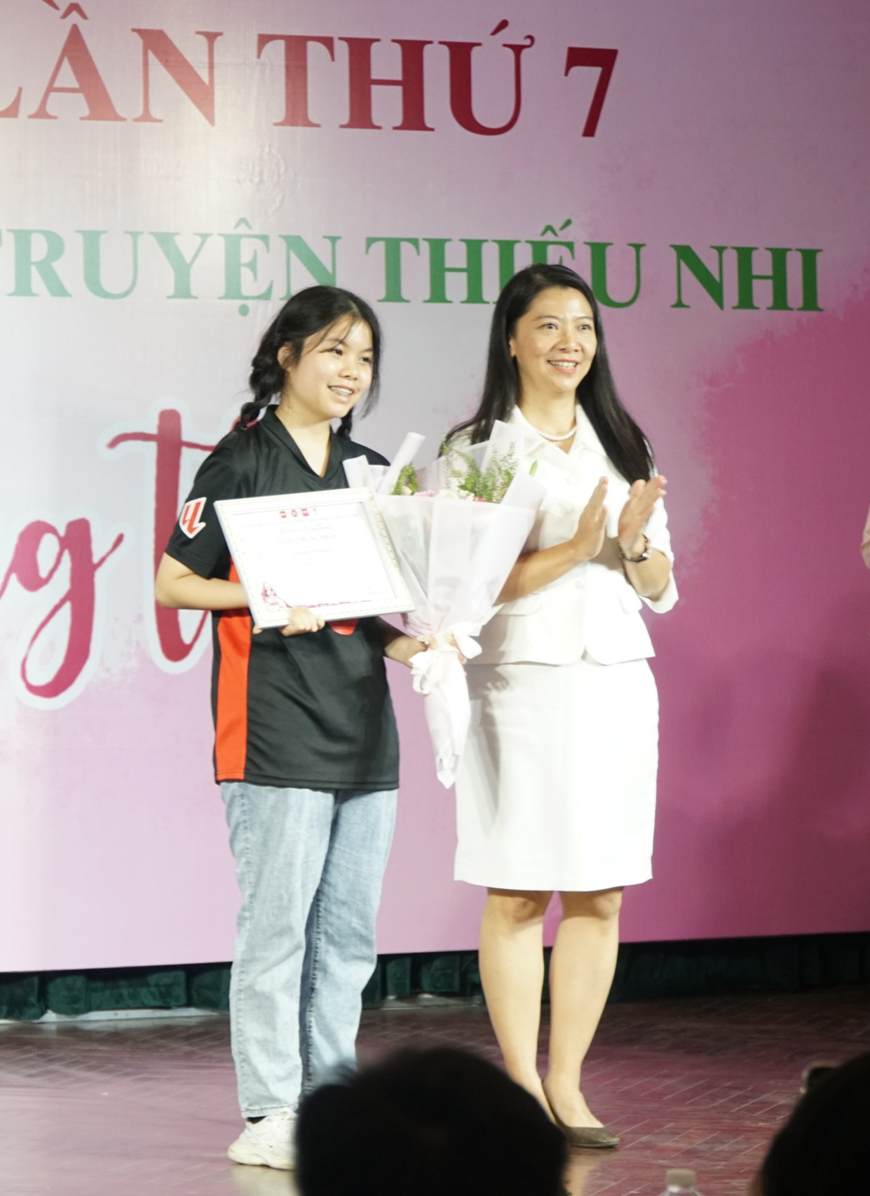 Melangkah ke dunia imaginasi kanak-kanak yang berwarna-warni - Foto 4. Bước vào thế giới tưởng tượng đầy màu sắc của trẻ thơ - Ảnh 4.