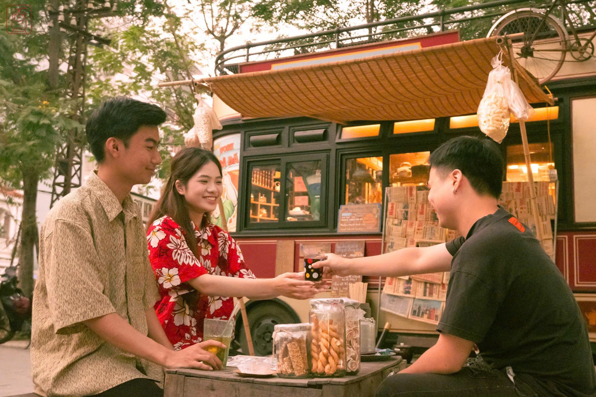 هانوی: ترویج و تبلیغ گردشگری شبانه جذاب با موضوع «شب تروک باخ» - عکس ۲. Hà Nội: Xúc tiến, quảng bá du lịch đêm hấp dẫn với chủ đề “Đêm Trúc Bạch” - Ảnh 2.