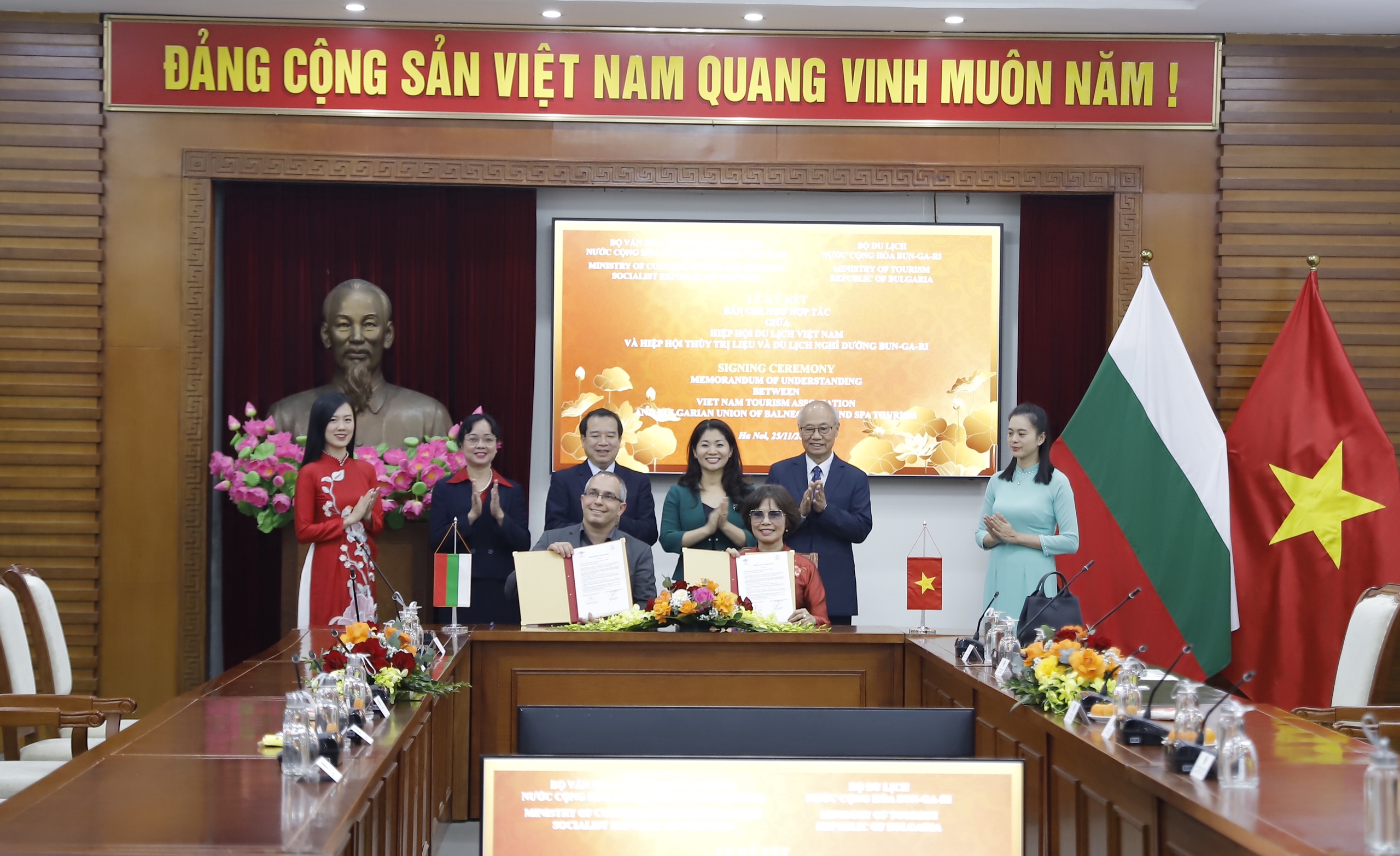 Memperkuat kerja sama pariwisata antara Vietnam dan Bulgaria - Foto 1. Tăng cường hợp tác du lịch giữa Việt Nam và Bulgaria  - Ảnh 1.