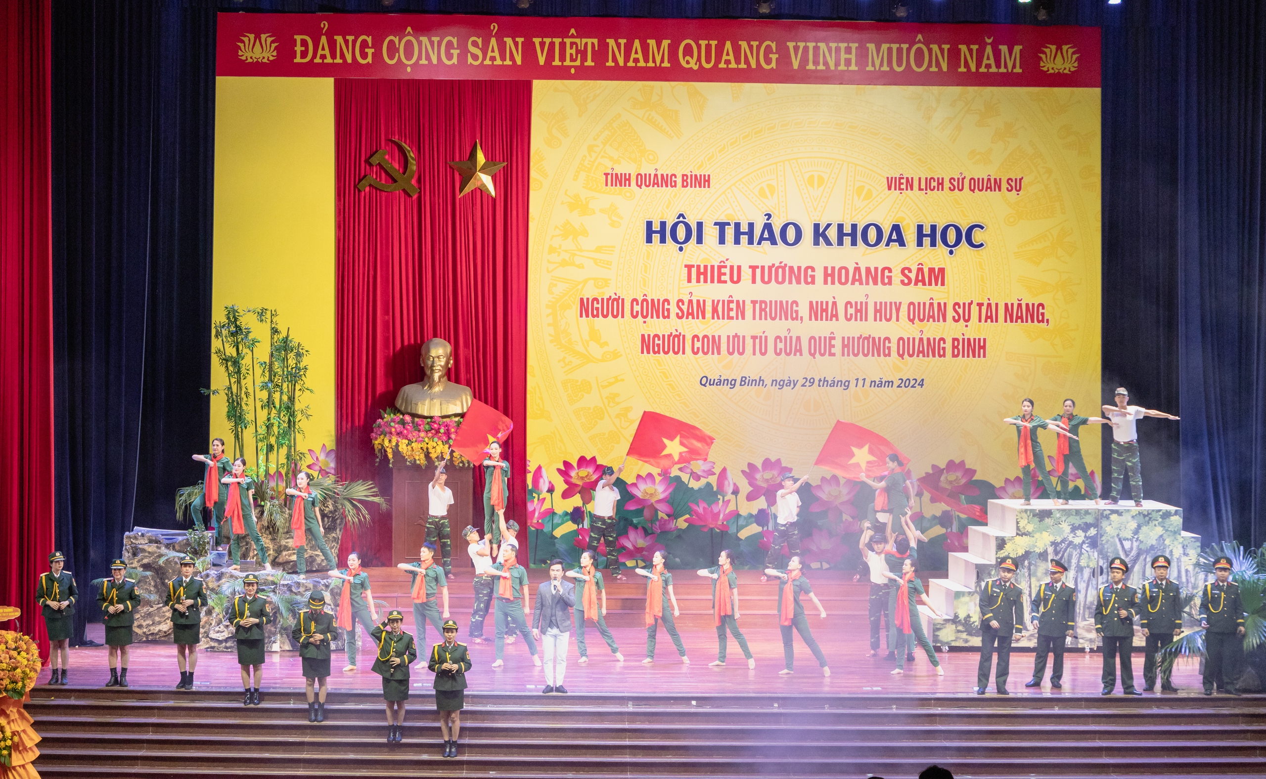 Mayor Jenderal Hoang Sam - Seorang komunis yang taat, komandan militer yang berbakat, putra berprestasi dari tanah airnya Quang Binh - Foto 1. Thiếu tướng Hoàng Sâm - Người cộng sản kiên trung, nhà chỉ huy quân sự tài năng, người con ưu tú của quê hương Quảng Bình - Ảnh 1.