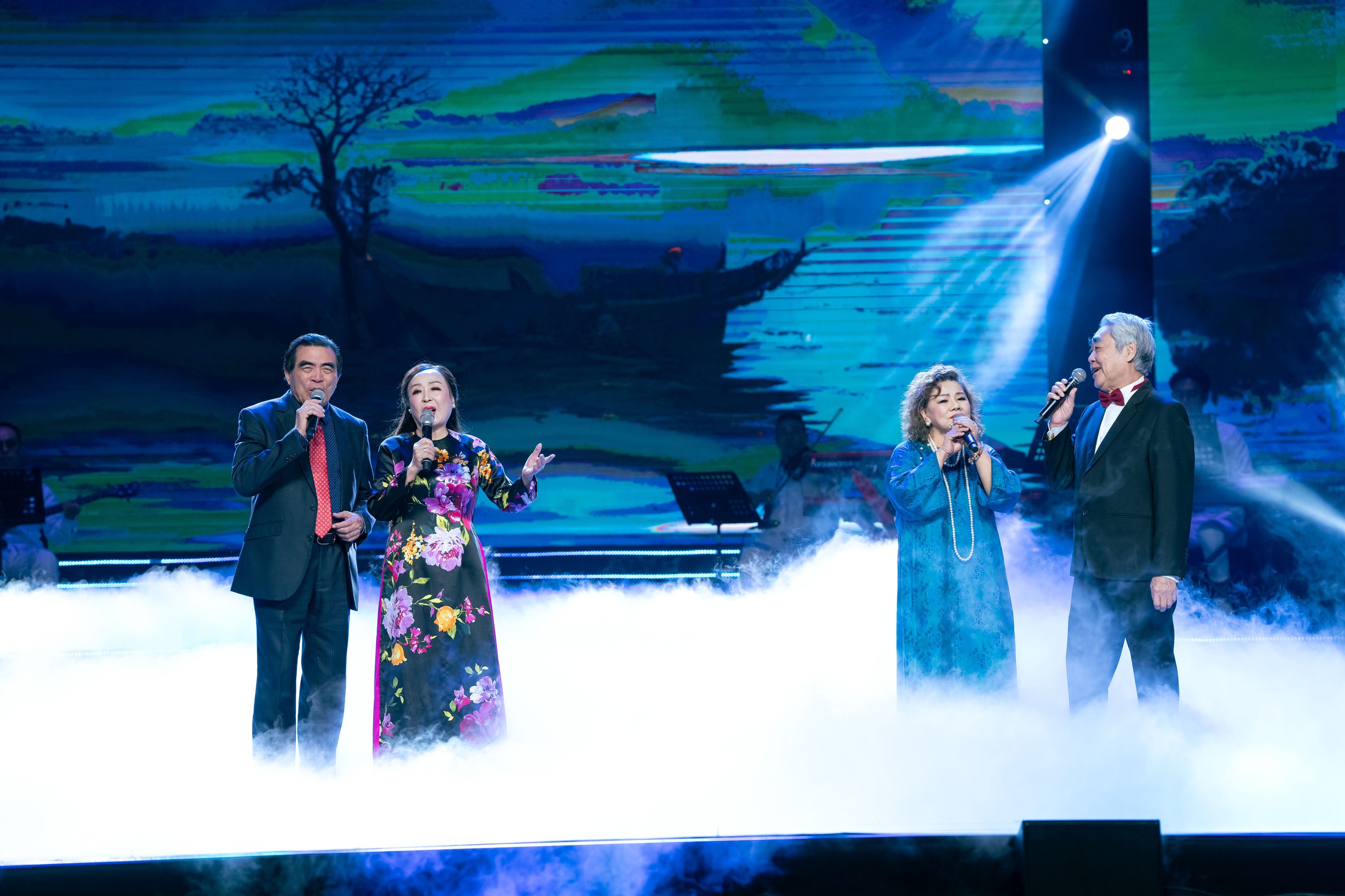 Artis veteran berkumpul di Tet Van Loc 2025 - Foto 2. Dàn nghệ sĩ gạo cội quy tụ tại Tết Vạn lộc 2025 - Ảnh 2.