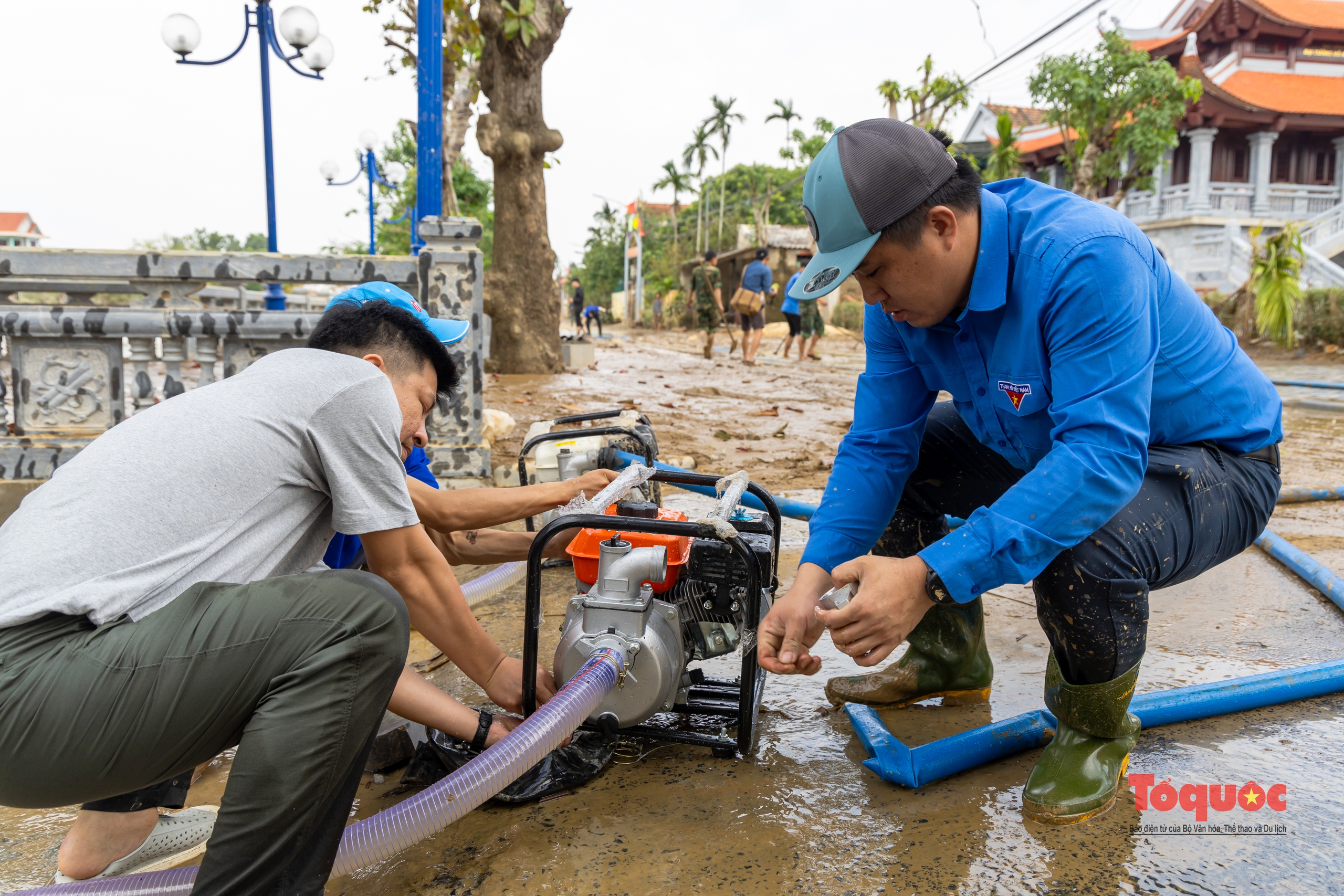 Tổng lực dọn vệ sinh sau lũ ở Quảng Bình - Ảnh 12.