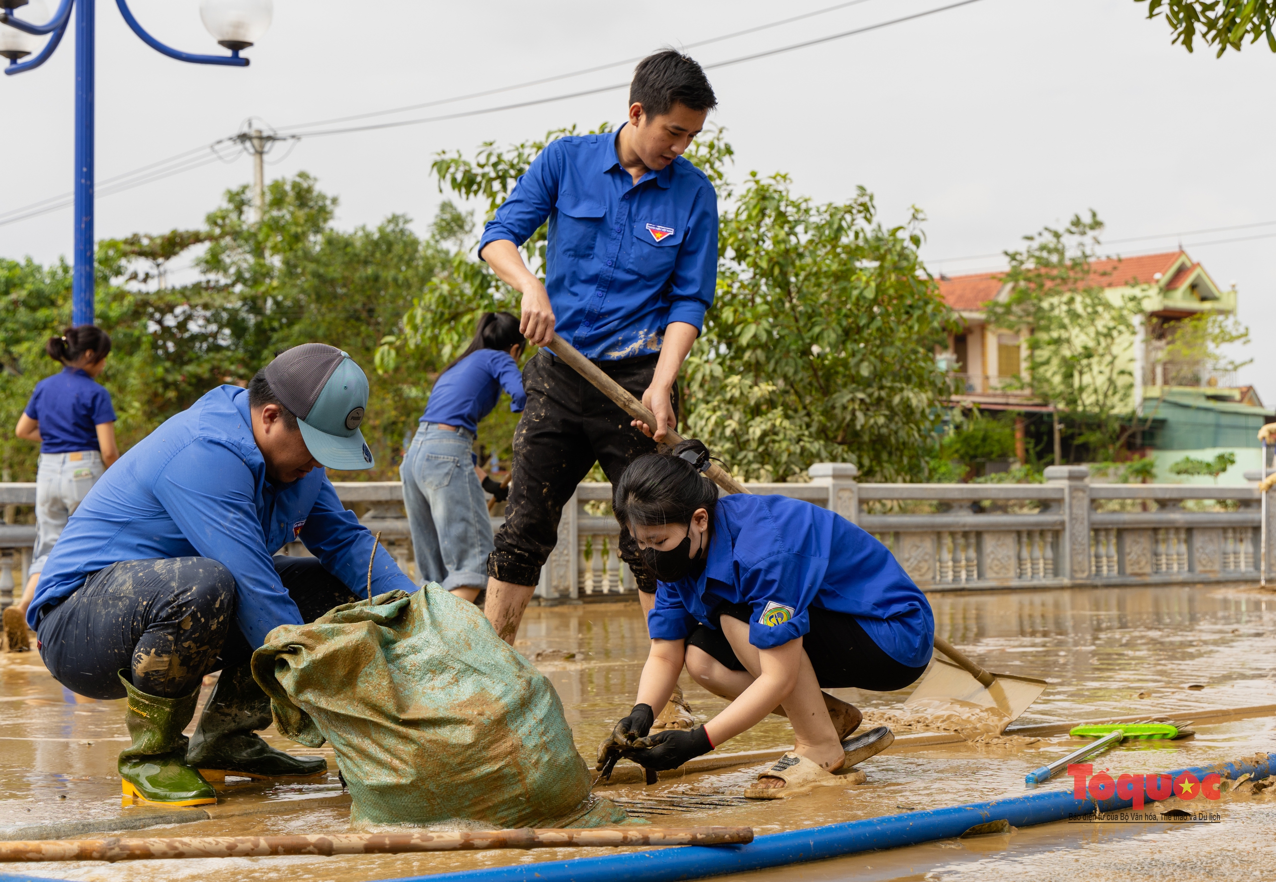 Tổng lực dọn vệ sinh sau lũ ở Quảng Bình - Ảnh 18.