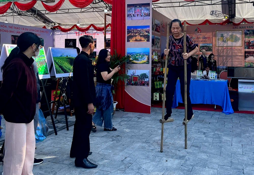 Experimentarea culturii culinare a grupurilor etnice din regiunea de Nord-Est - Fotografia 2. Trải nghiệm văn hoá ẩm thực các dân tộc vùng Đông bắc - Ảnh 2.