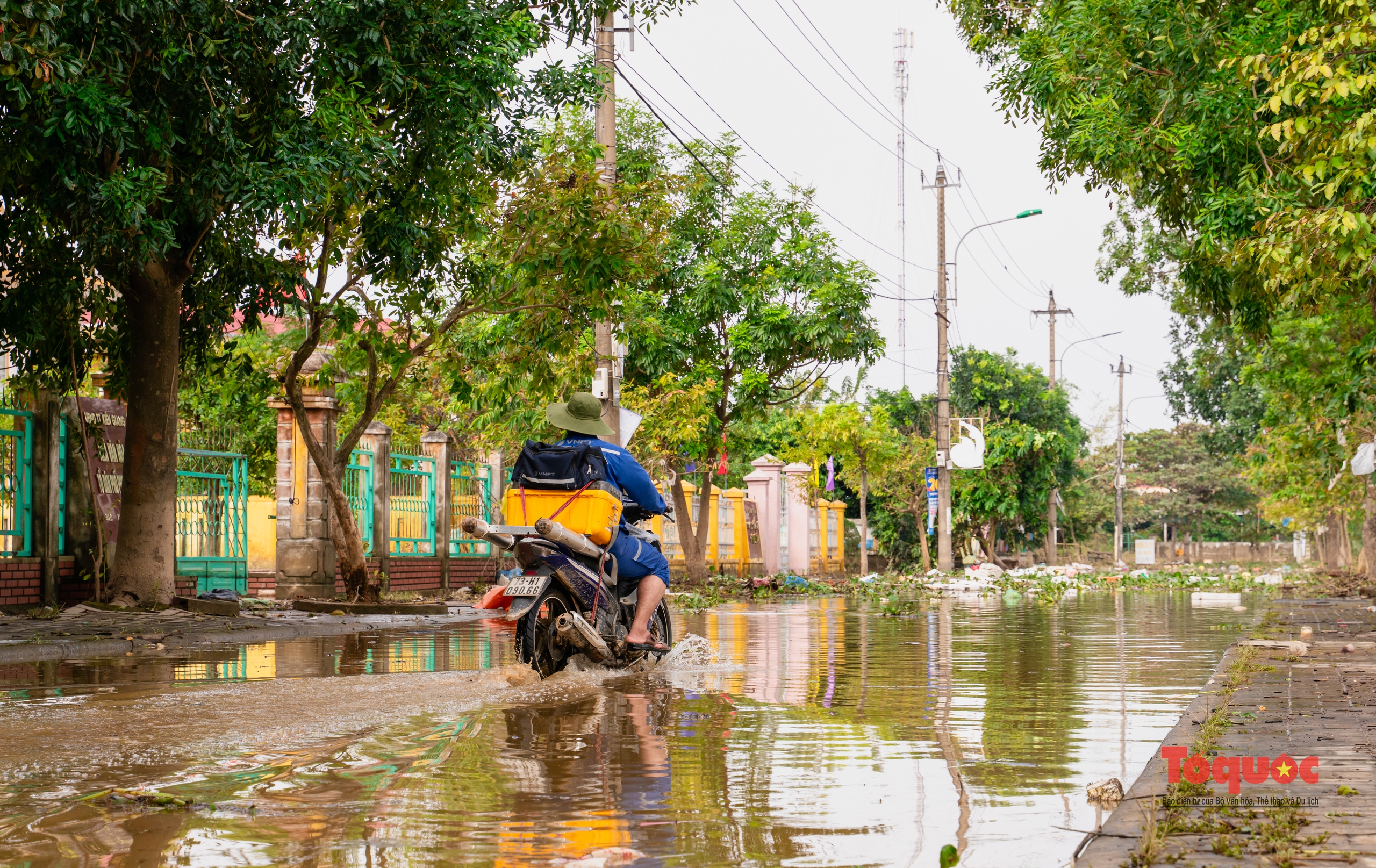 Tổng lực dọn vệ sinh sau lũ ở Quảng Bình - Ảnh 4.