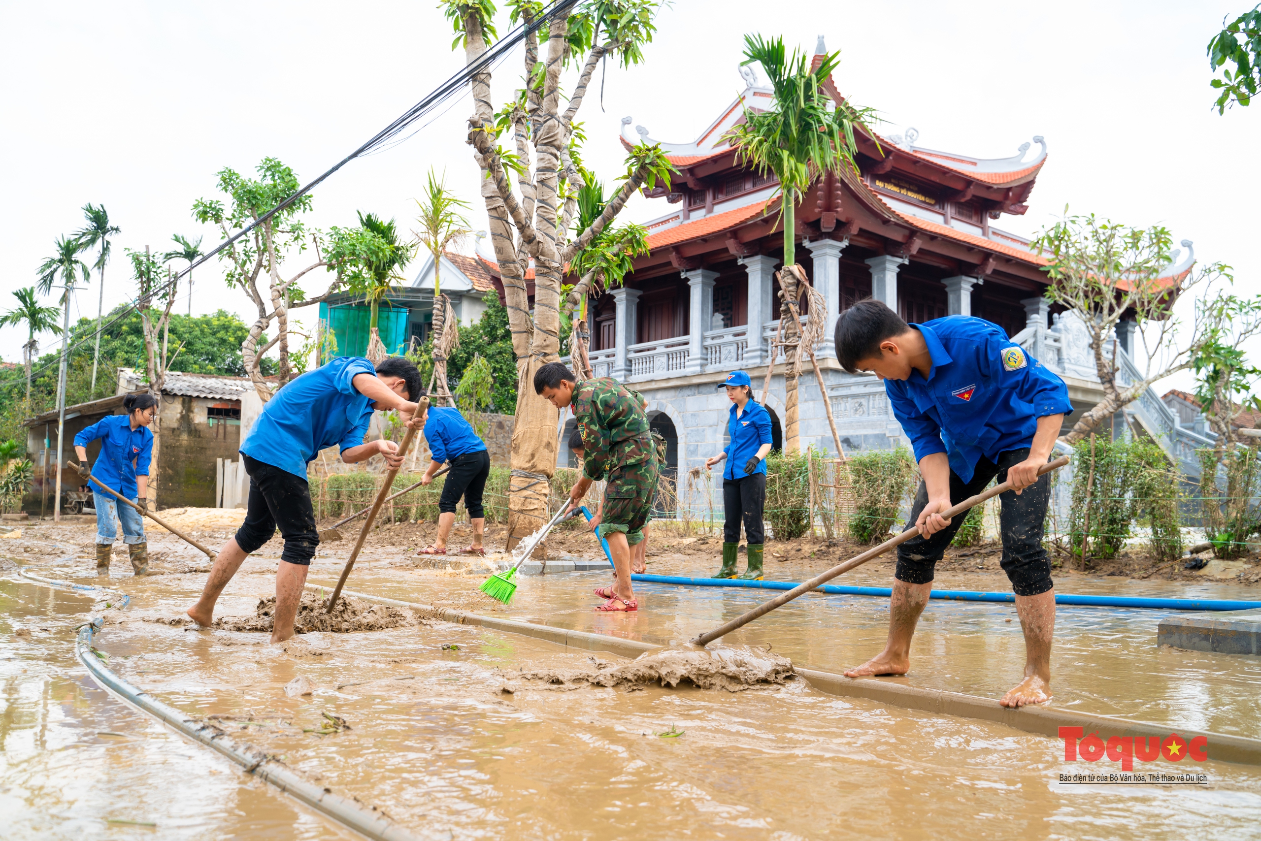 Tổng lực dọn vệ sinh sau lũ ở Quảng Bình - Ảnh 15.