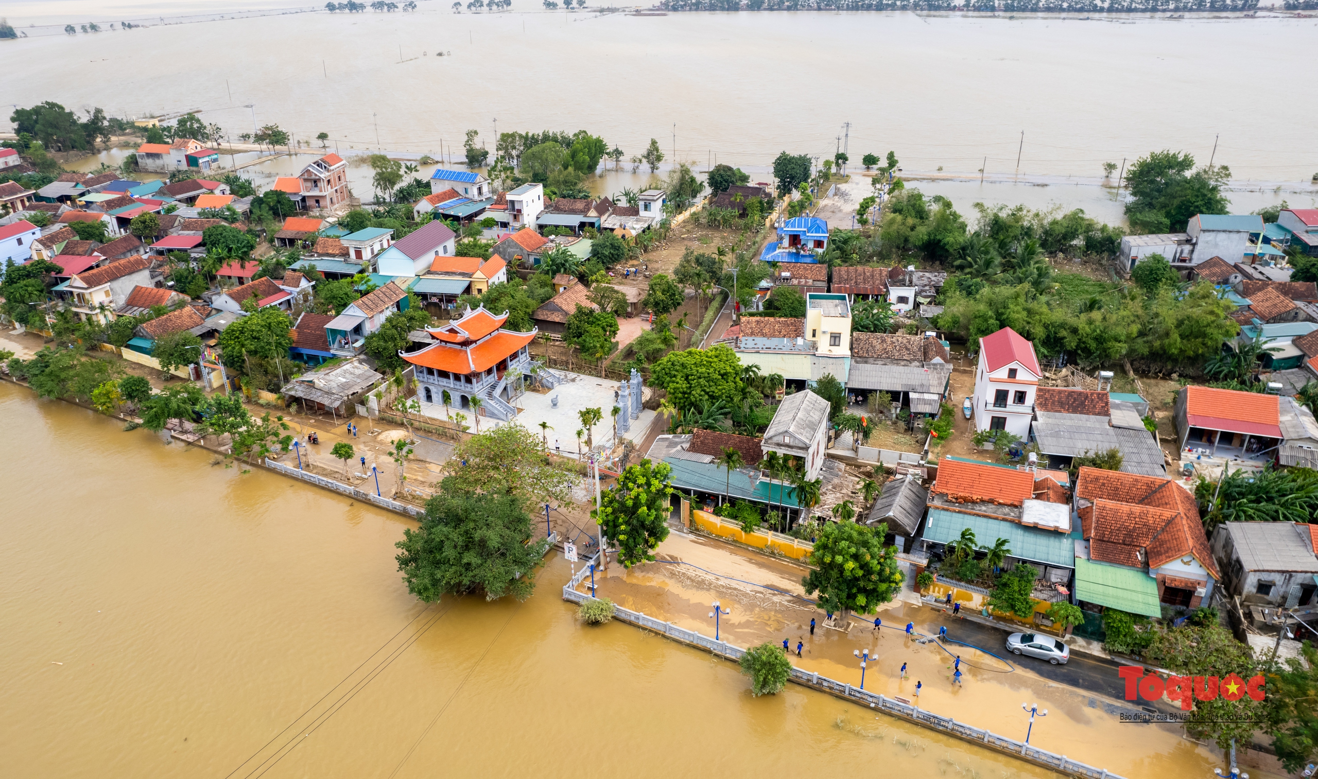 Tổng lực dọn vệ sinh sau lũ ở Quảng Bình - Ảnh 22.