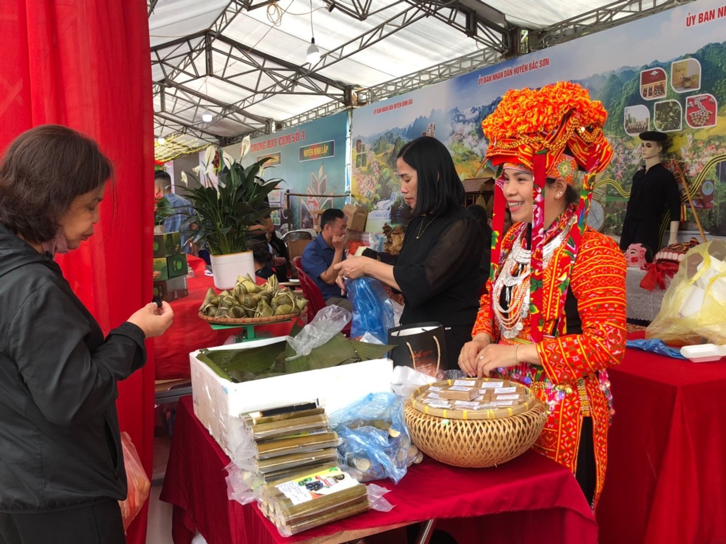 Experimentarea culturii culinare a grupurilor etnice din regiunea de Nord-Est - Fotografia 4. Trải nghiệm văn hoá ẩm thực các dân tộc vùng Đông bắc - Ảnh 4.