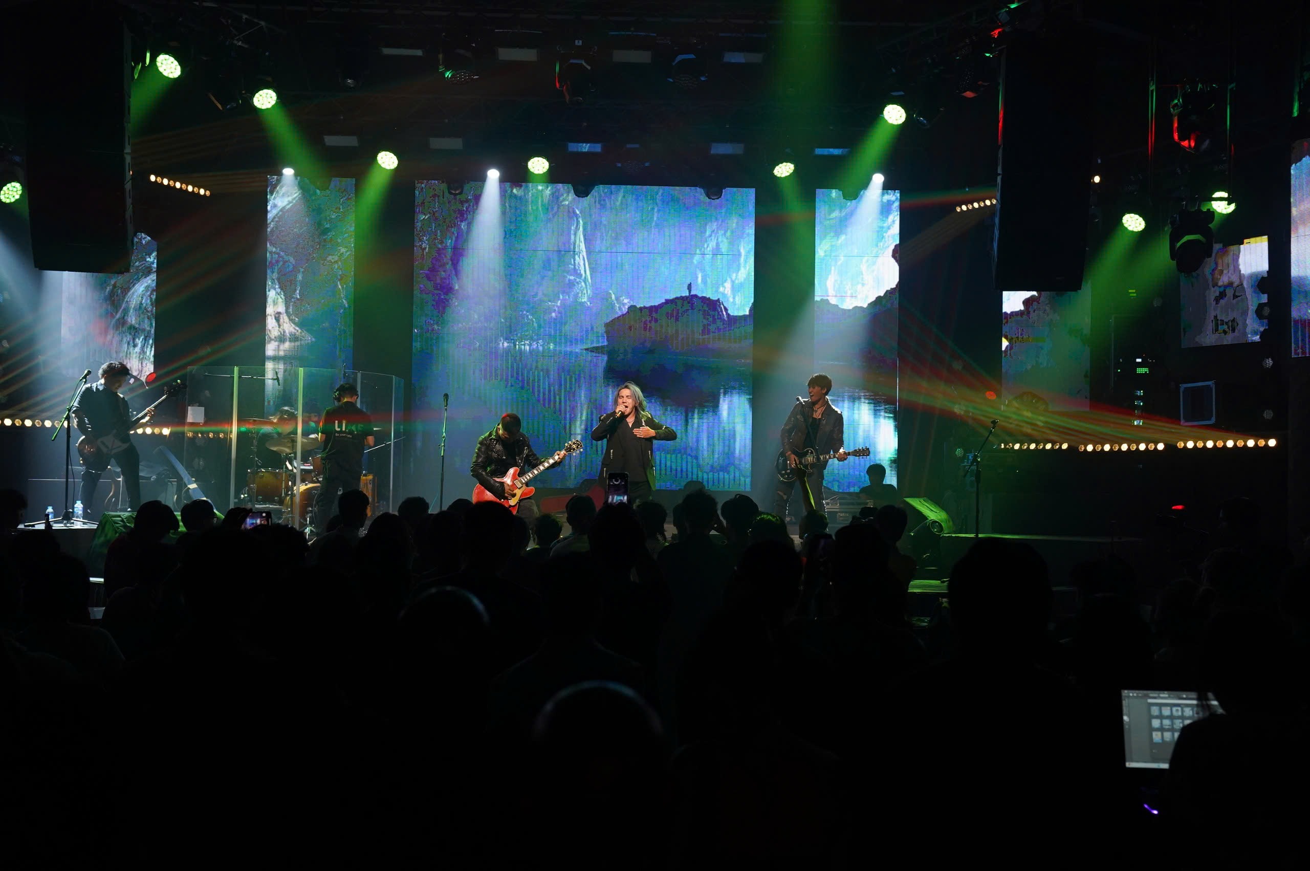 Ngu Cung lleva a Co Doi Thuong Ngan y Son Doong a la música Rock - Foto 1. Ngũ Cung đưa Cô đôi Thượng Ngàn, Sơn Đoòng vào nhạc Rock - Ảnh 1.