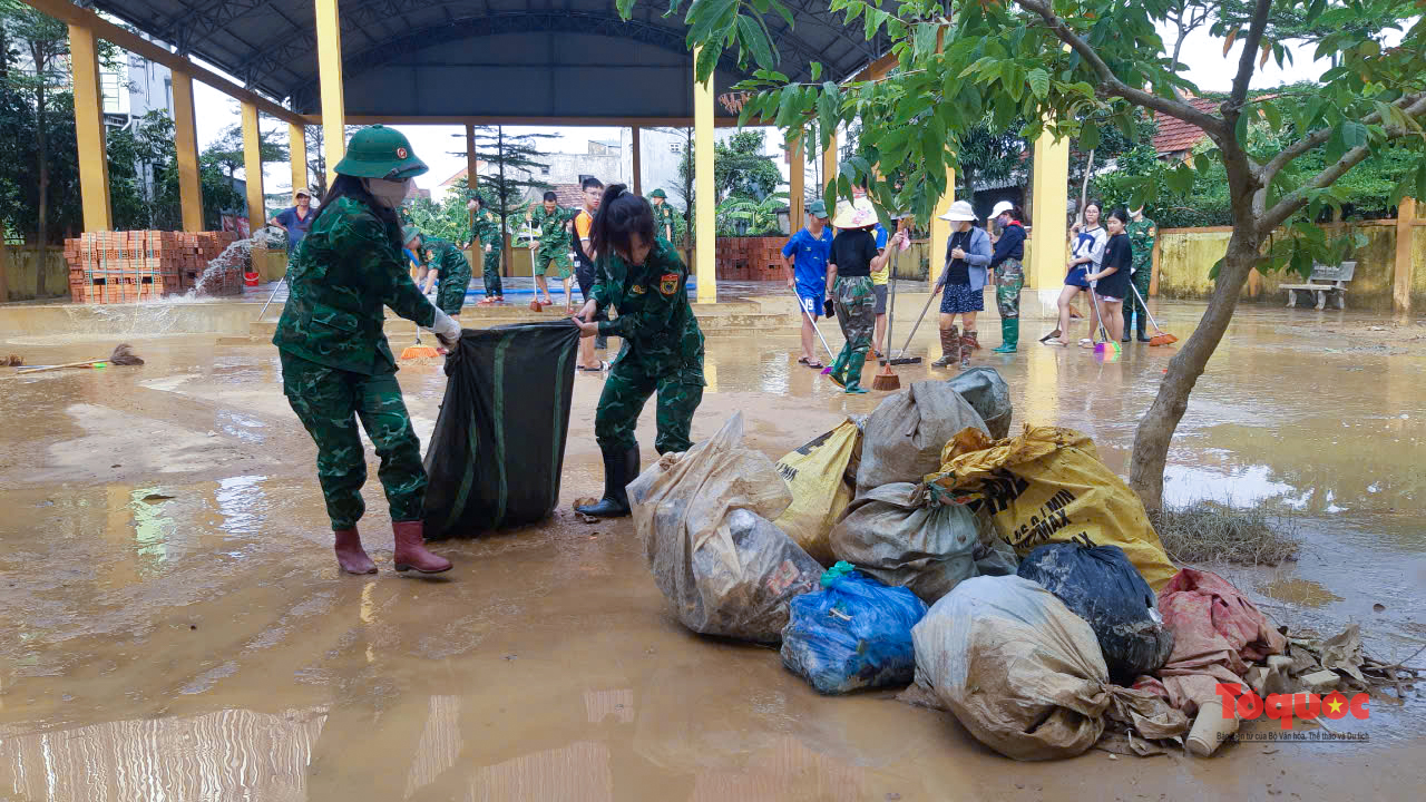 Tổng lực dọn vệ sinh sau lũ ở Quảng Bình - Ảnh 19.