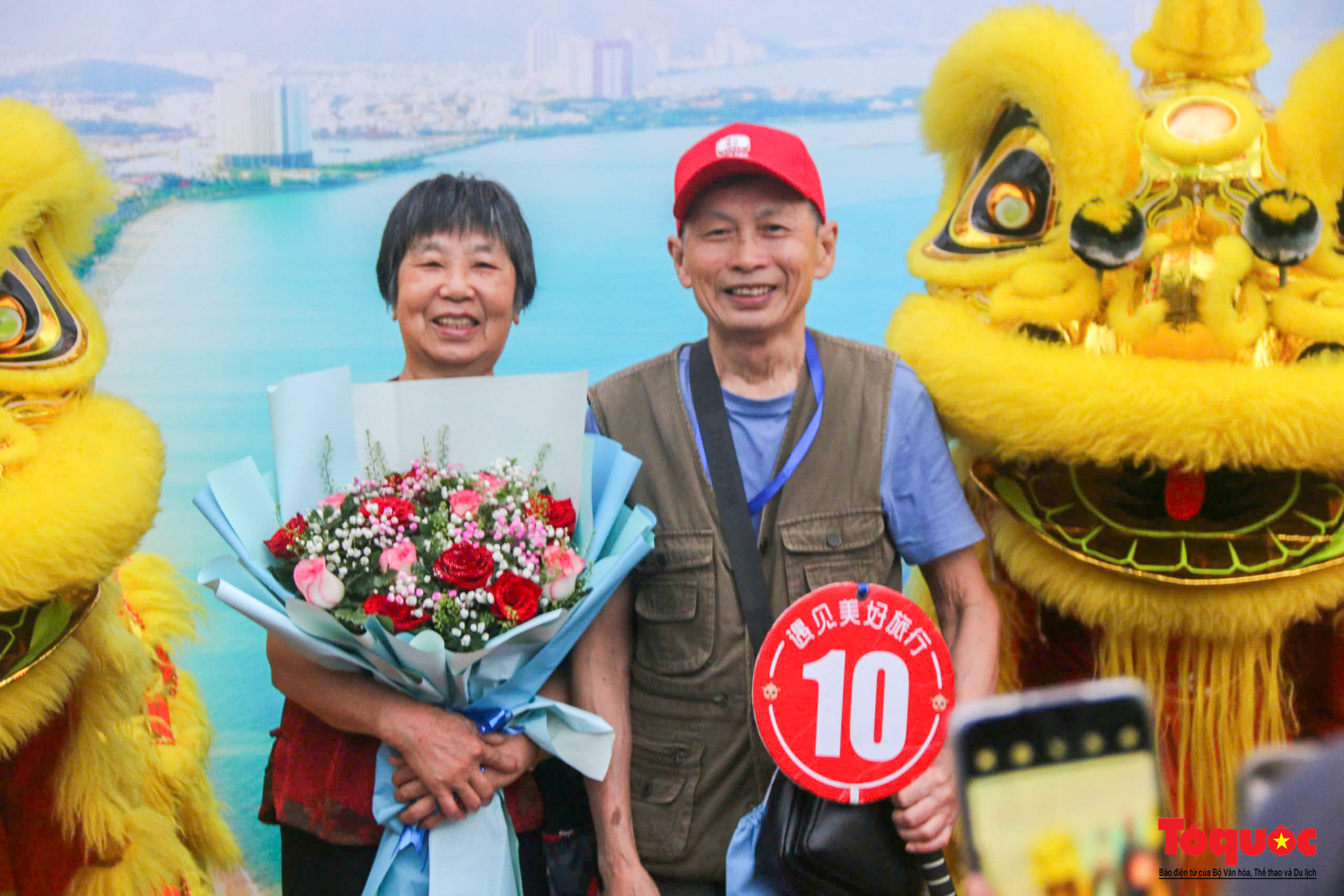 Lebih dari 460 turis Tiongkok naik kereta api ke Nha Trang - Foto 1. Hơn 460 khách Trung Quốc ngồi tàu hỏa đến Nha Trang - Ảnh 1.