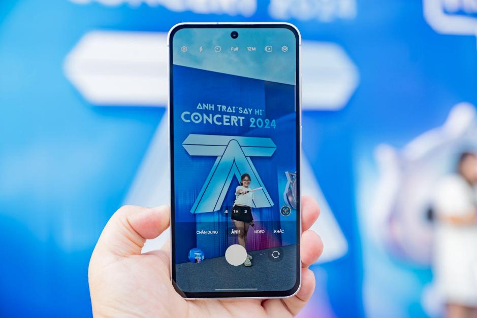 Chiến hữu cùng giới trẻ “oanh tạc” mọi sự kiện âm nhạc gọi tên Galaxy S24 FE - Ảnh 2.