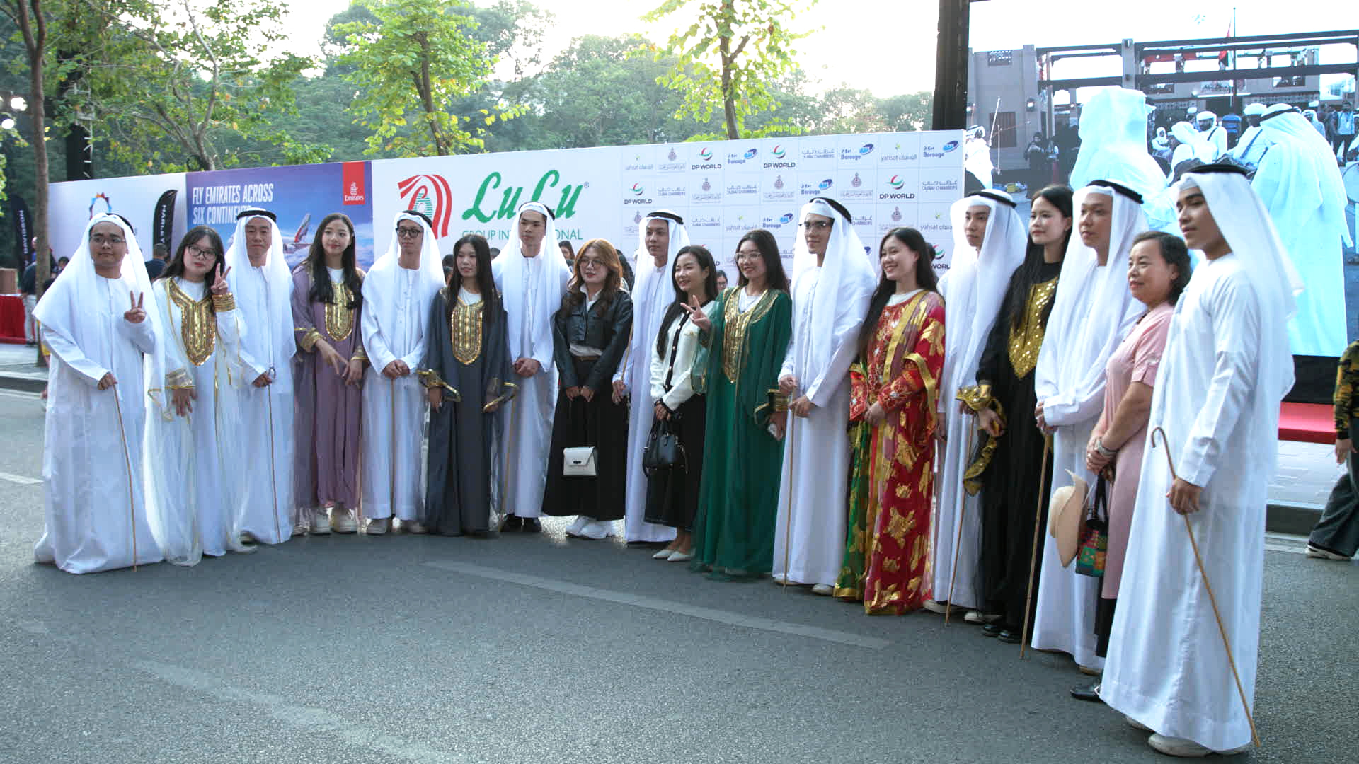 Hari Kebudayaan UEA 2024: Membawa budaya dan masyarakat UEA lebih dekat dengan masyarakat Vietnam - Foto 1. Ngày Văn hóa UAE 2024: Mang văn hóa, con người UAE tới gần hơn người dân Việt Nam - Ảnh 1.