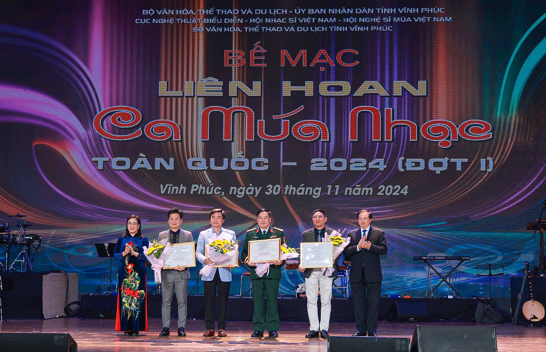 O balé Carmen e o musical O Sonho de Chi Pheo ganharam o Prêmio de Excelência no primeiro Festival Nacional de Música e Dança - Foto 5. Vở opera ballet Carmen và nhạc kịch Giấc mơ Chí Phèo đoạt giải Xuất sắc tại Liên hoan Ca múa nhạc toàn quốc đợt 1  - Ảnh 5.