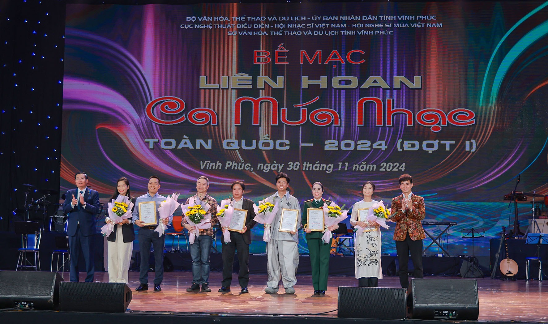O balé de ópera Carmen e o musical O Sonho de Chi Pheo ganharam o Prêmio de Excelência no primeiro Festival Nacional de Música e Dança - Foto 7. Vở opera ballet Carmen và nhạc kịch Giấc mơ Chí Phèo đoạt giải Xuất sắc tại Liên hoan Ca múa nhạc toàn quốc đợt 1  - Ảnh 7.