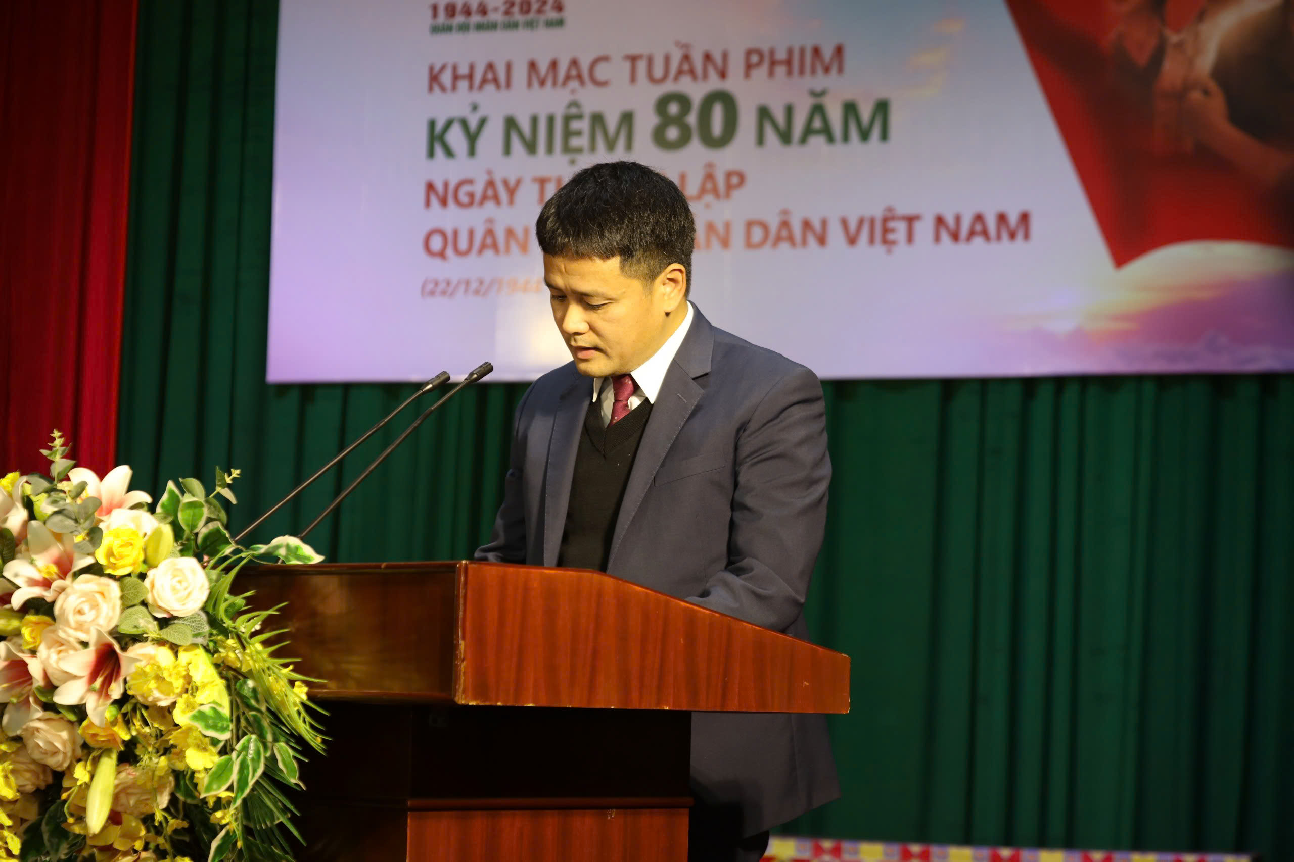 ពិធីបើកសប្តាហ៍ភាពយន្ត ដើម្បីអបអរសាទរខួបលើកទី ៨០ នៃការបង្កើតកងទ័ពប្រជាជនវៀតណាម - រូបថត ៣. Khai mạc Tuần phim Kỷ niệm 80 năm Ngày thành lập Quân đội nhân dân Việt Nam - Ảnh 3.