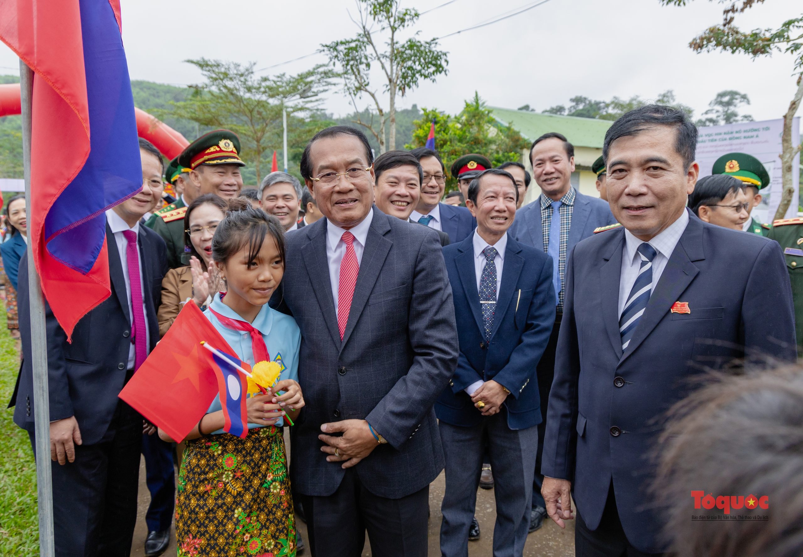 Nghĩa tình nơi biên giới - Ảnh 10.