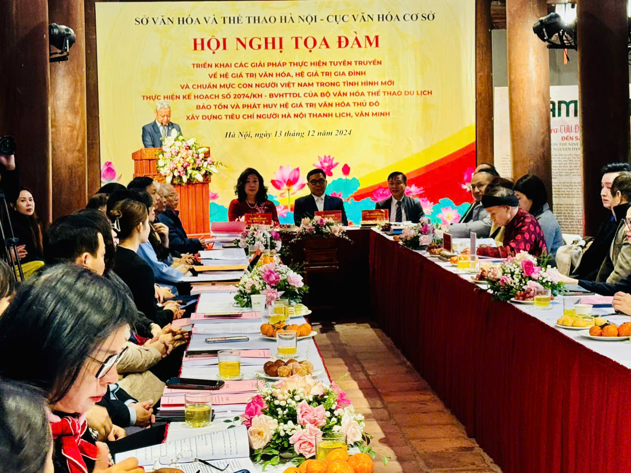 Es besteht dringender Bedarf, für die Bevölkerung von Hanoi ein zeitgemäßes System menschlicher Werte aufzubauen – Foto 3. Yêu cầu cấp thiết trong việc xây dựng hệ giá trị con người Hà Nội phù hợp với thời đại - Ảnh 3.