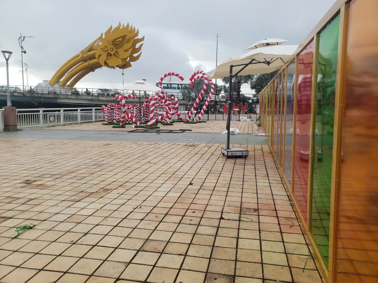 Muitas atividades especiais para atender pessoas e turistas na celebração do Natal e Ano Novo em Da Nang - Foto 3. Nhiều hoạt động đặc sắc phục vụ người dân và du khách đón Giáng sinh – Chào năm mới ở Đà Nẵng - Ảnh 3.