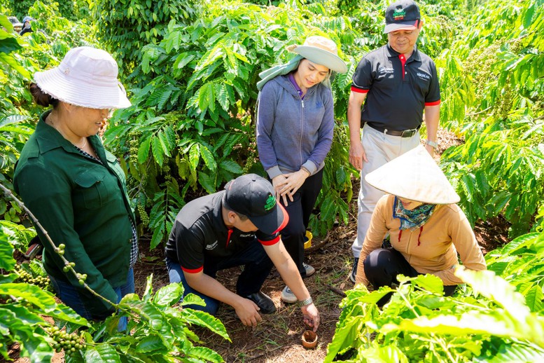 Chương trình NESCAFÉ Plan được vinh danh ở hạng mục cao nhất &quot;Giải thưởng năm&quot; tại Human Act Prize năm 2024 - Ảnh 2.