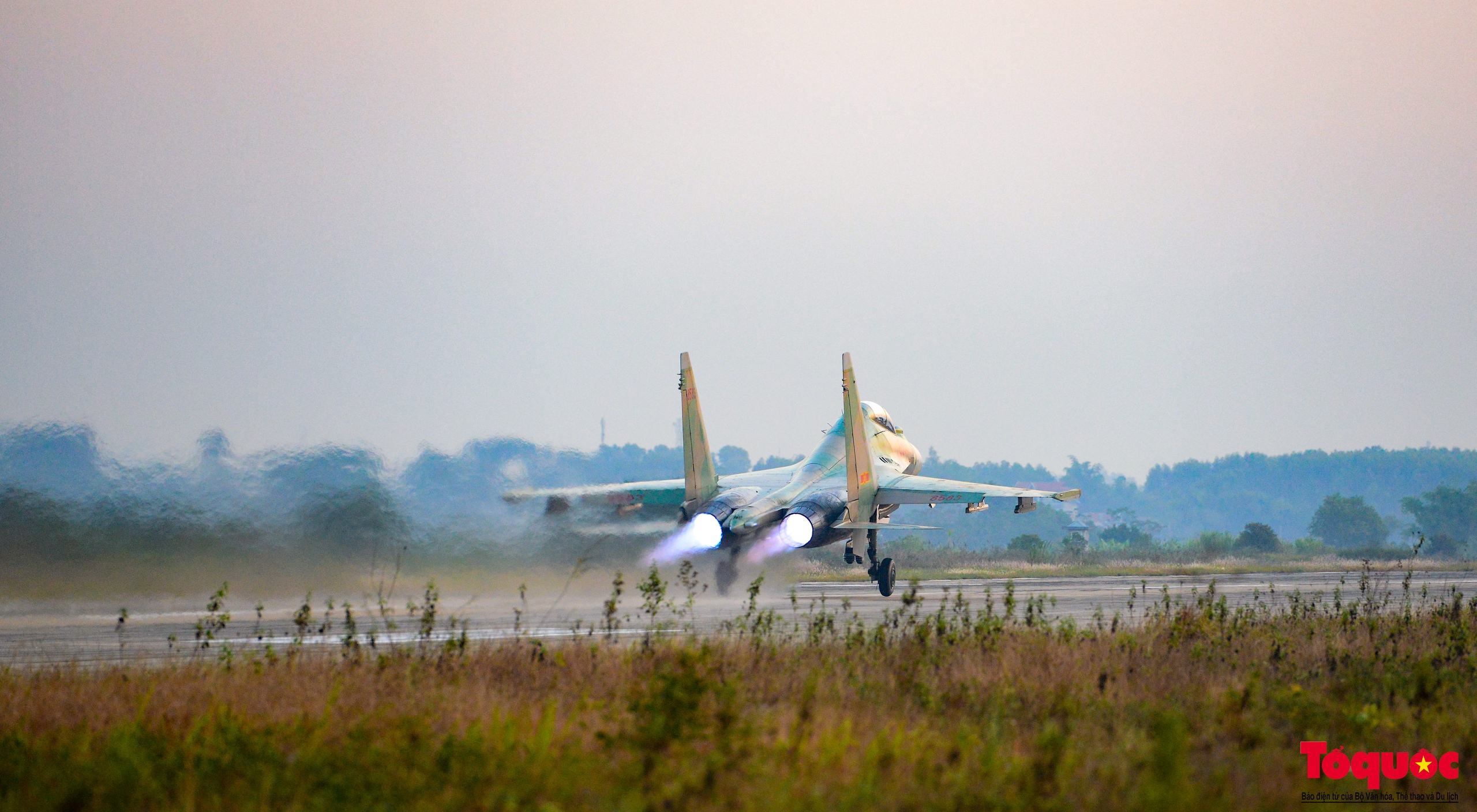 Mục sở thị ổ &quot;hổ mang chúa&quot; Su30-MK2 tại sân bay Kép, Bắc Giang - Ảnh 8.