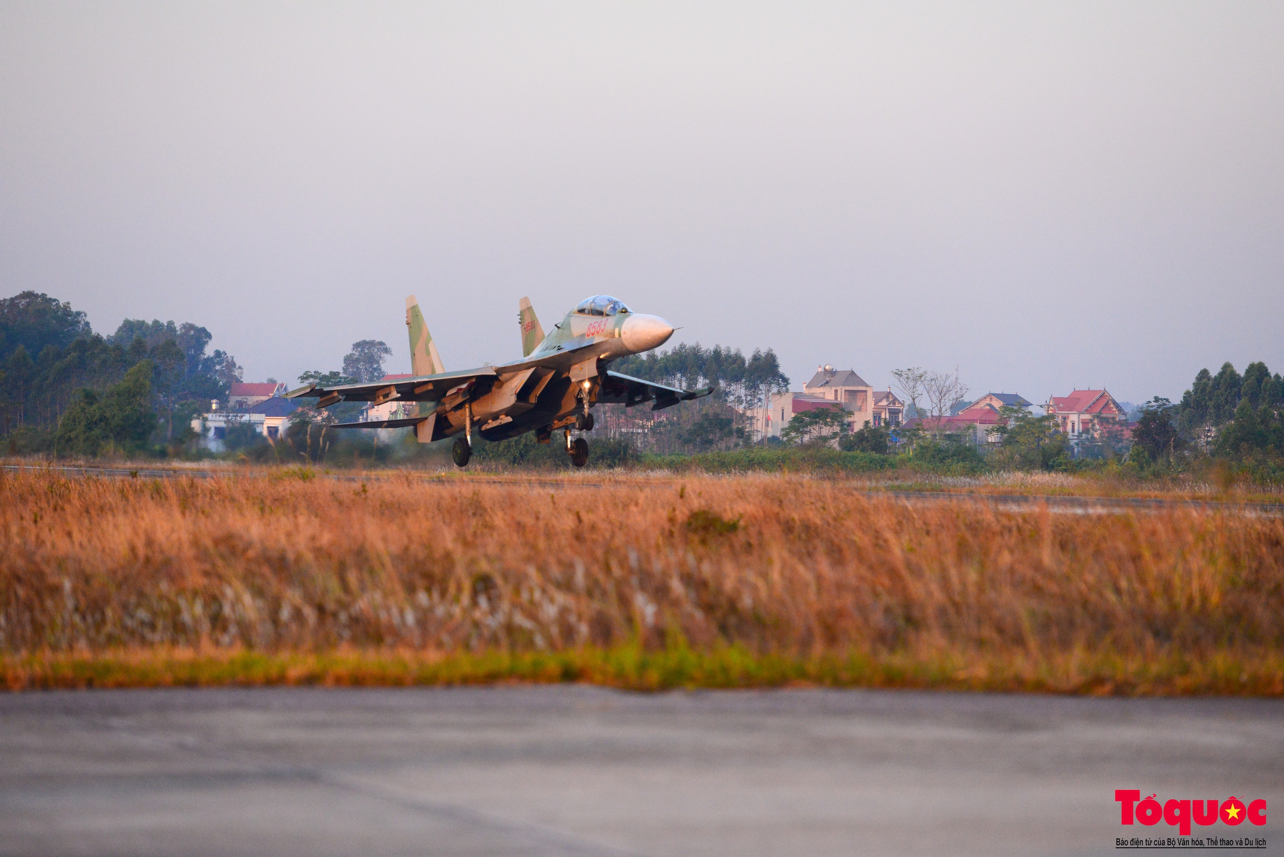 Mục sở thị ổ &quot;hổ mang chúa&quot; Su30-MK2 tại sân bay Kép, Bắc Giang - Ảnh 9.