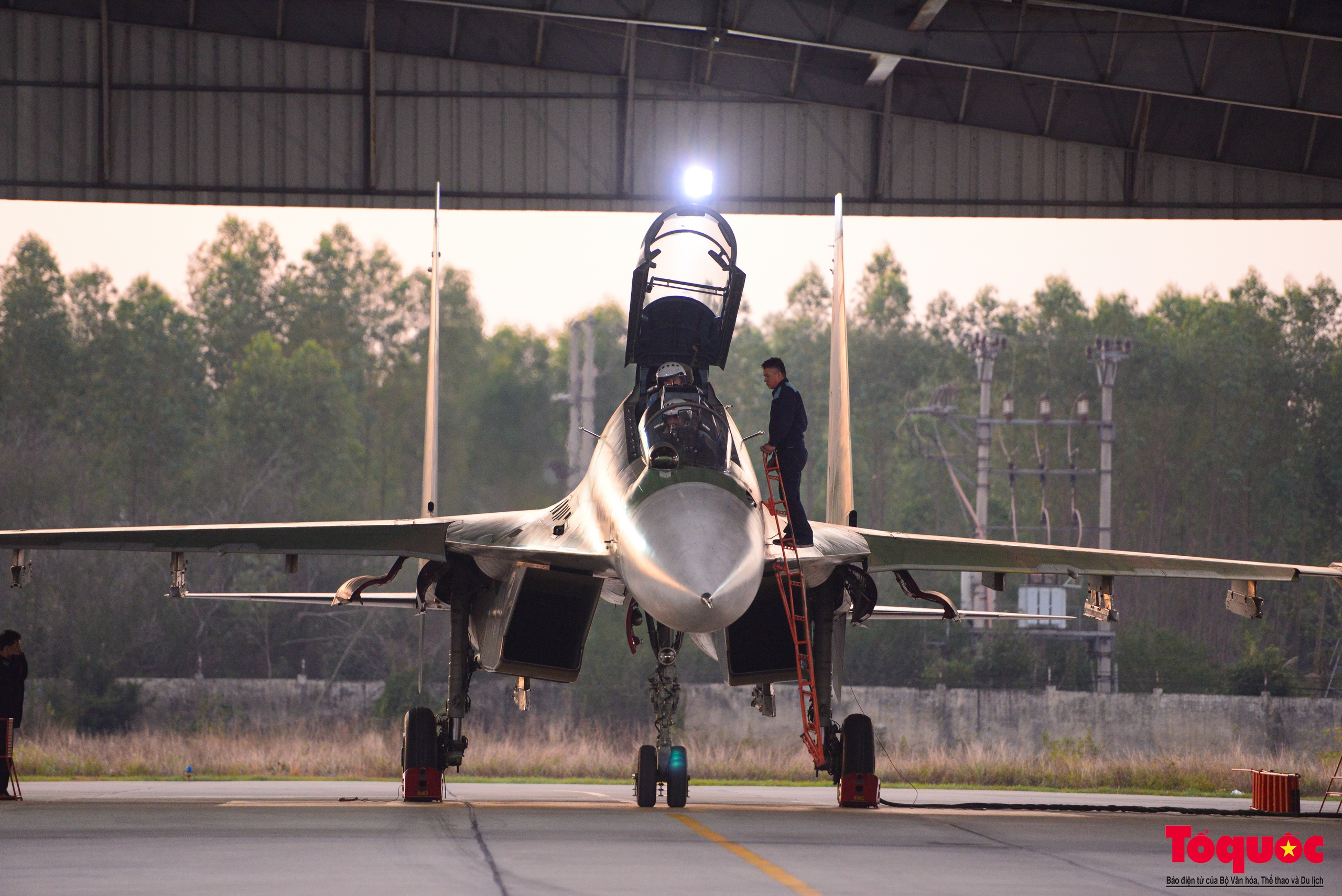 Mục sở thị ổ &quot;hổ mang chúa&quot; Su30-MK2 tại sân bay Kép, Bắc Giang - Ảnh 4.