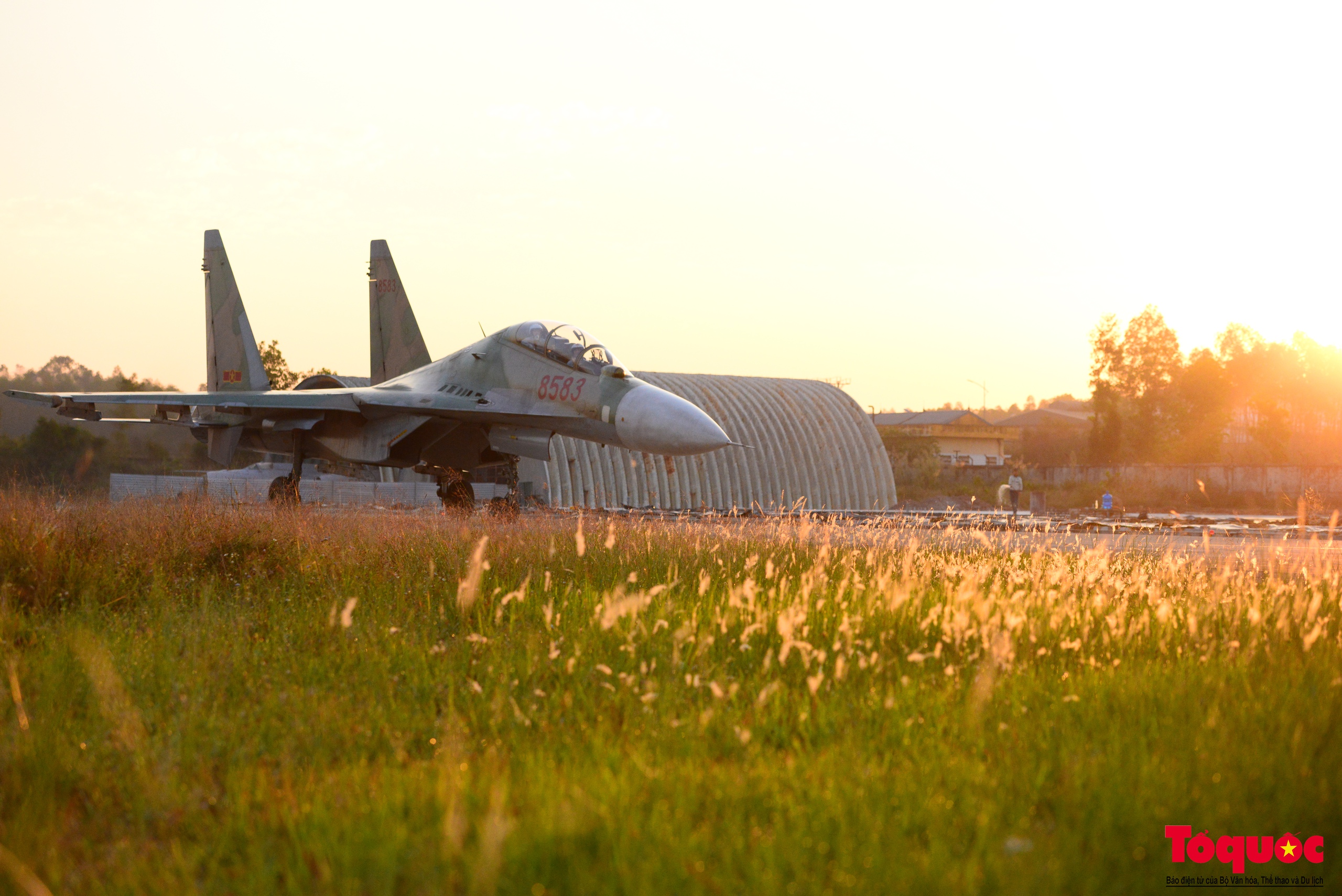 Mục sở thị ổ &quot;hổ mang chúa&quot; Su30-MK2 tại sân bay Kép, Bắc Giang - Ảnh 7.