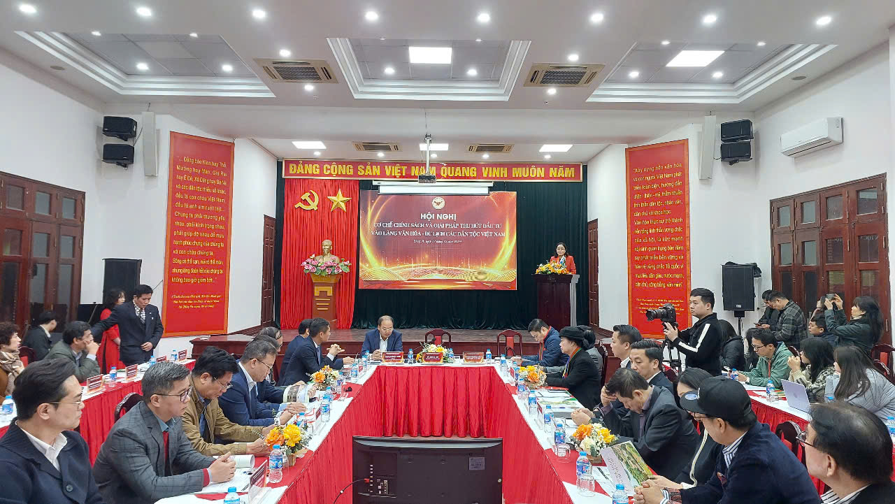 ការលុបបំបាត់ភាពលំបាកក្នុងការទាក់ទាញការវិនិយោគដើម្បីប្រែក្លាយភូមិវប្បធម៌ឱ្យក្លាយជាមជ្ឈមណ្ឌលជាតិសម្រាប់សកម្មភាពវប្បធម៌ កីឡា និងទេសចរណ៍ - រូបថត ២. Gỡ khó trong thu hút đầu tư để Làng Văn hóa trở thành trung tâm hoạt động văn hóa, thể thao, du lịch quốc gia - Ảnh 2.