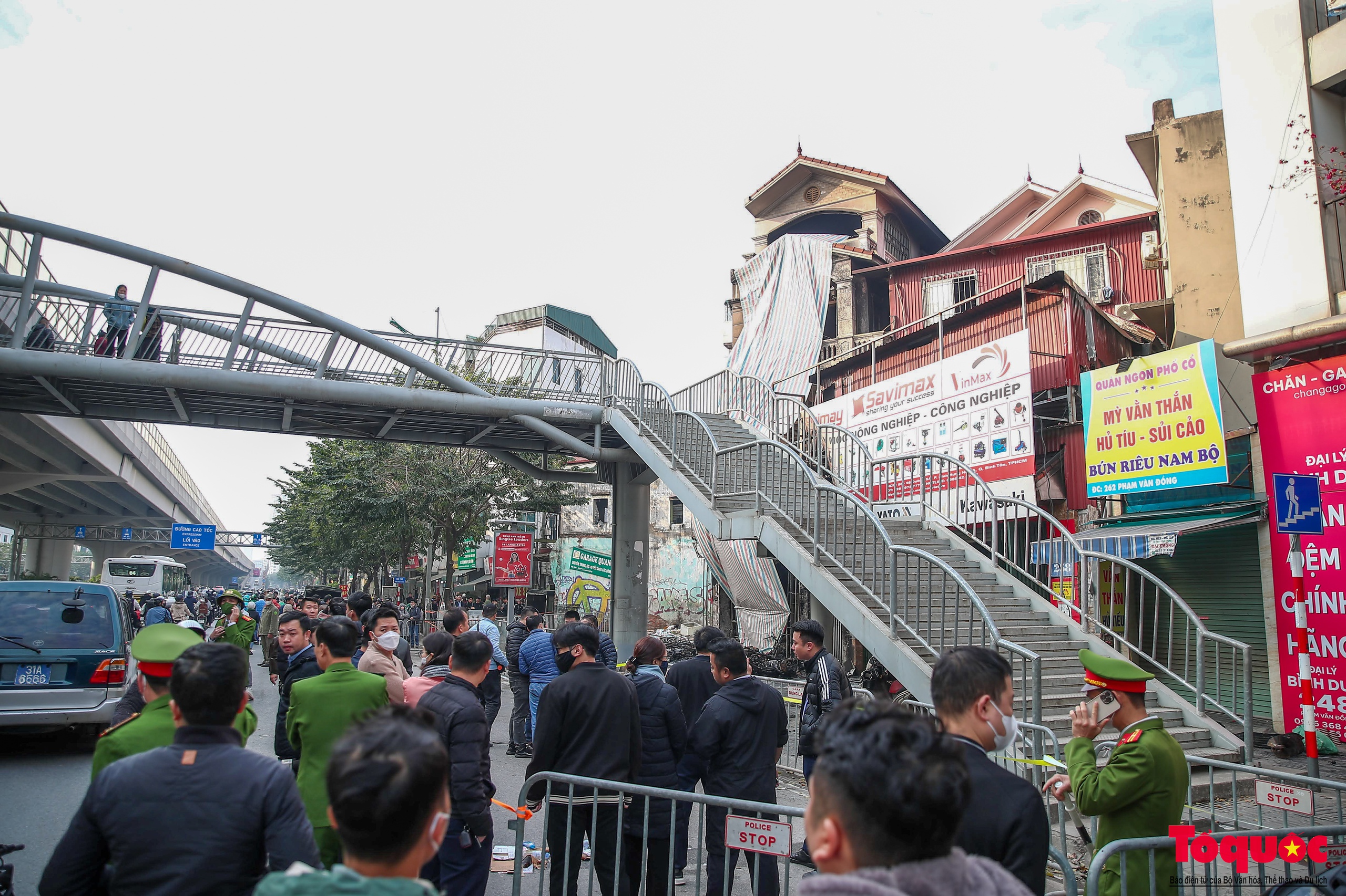 Phó Thủ tướng Lê Thành Long kiểm tra hiện trường, thăm hỏi nạn nhân vụ cháy quán cà phê tại Hà Nội - Ảnh 1.