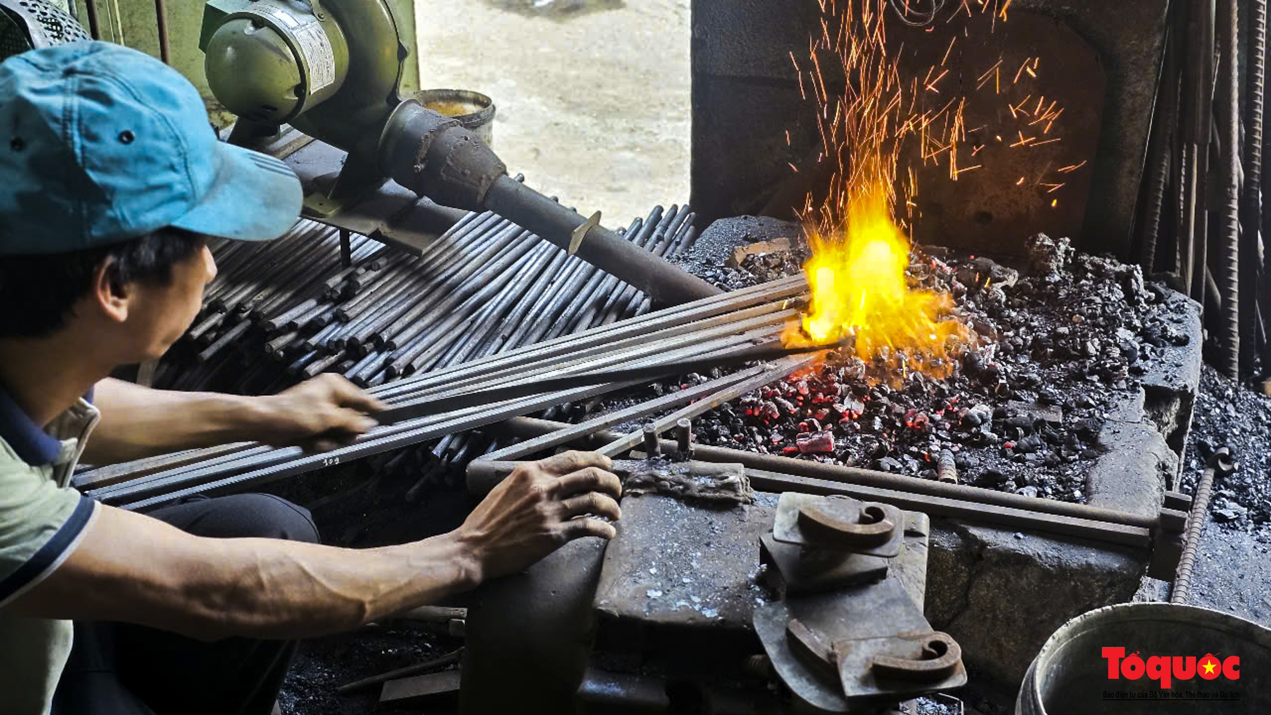 Ngày mới ở xóm nghề rèn Bao Vinh - Ảnh 3.