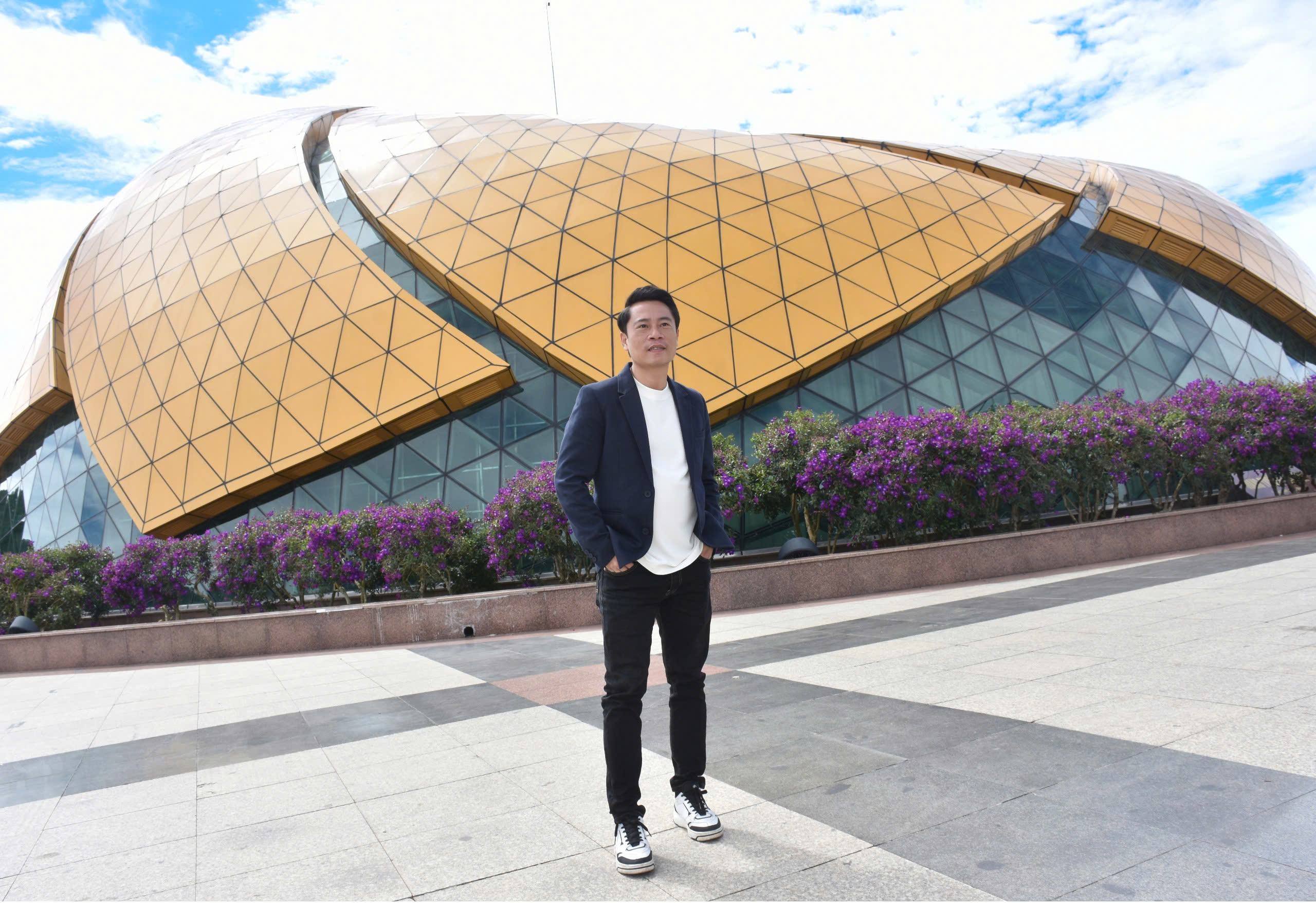 El director general reveló características especiales en la Ceremonia de Apertura del Festival de Flores de Da Lat 2024 - Foto 4. Tổng đạo diễn tiết lộ những điểm đặc biệt ở Khai mạc Festival Hoa Đà Lạt 2024 - Ảnh 4.