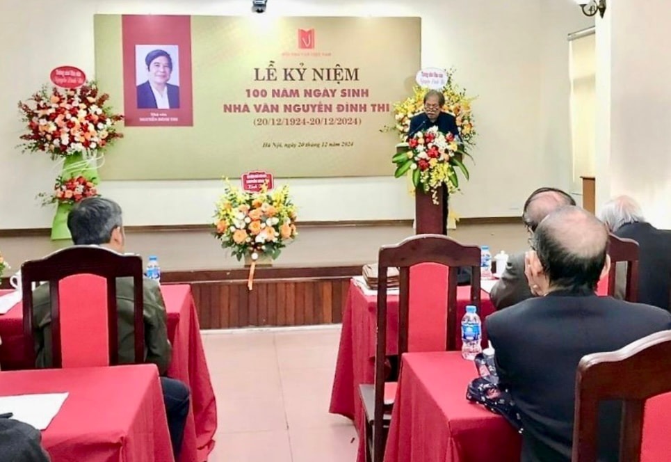 مصنف Nguyen Dinh Thi کو یاد کرنا اور ان کا احترام کرنا - تصویر 1۔ Tưởng nhớ và tôn vinh nhà văn Nguyễn Đình Thi - Ảnh 1.