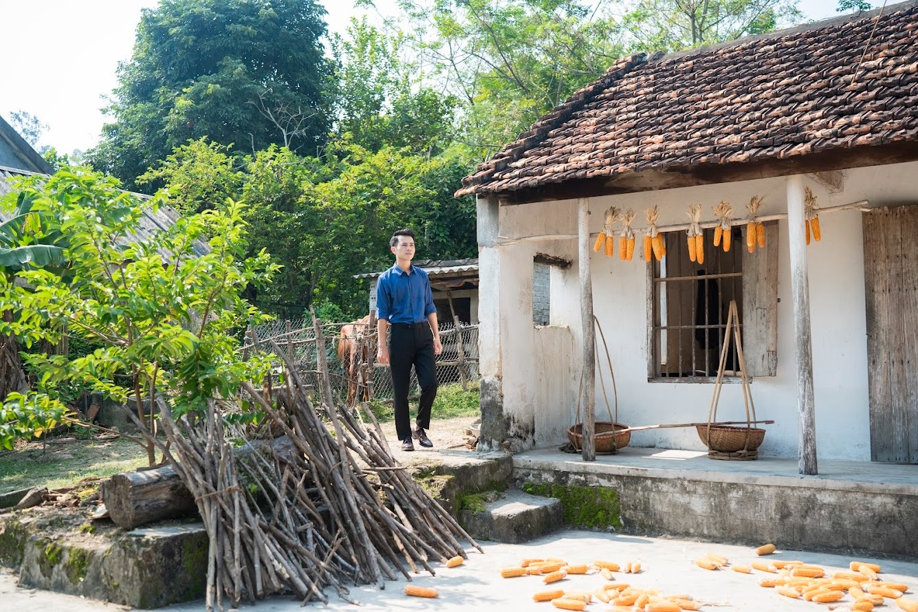 „Země pamětí“ – Filmový život zpěváka Le Vinh Toana, zpěváka Nghe An, odvysílaný na VTV1 – Foto 4.