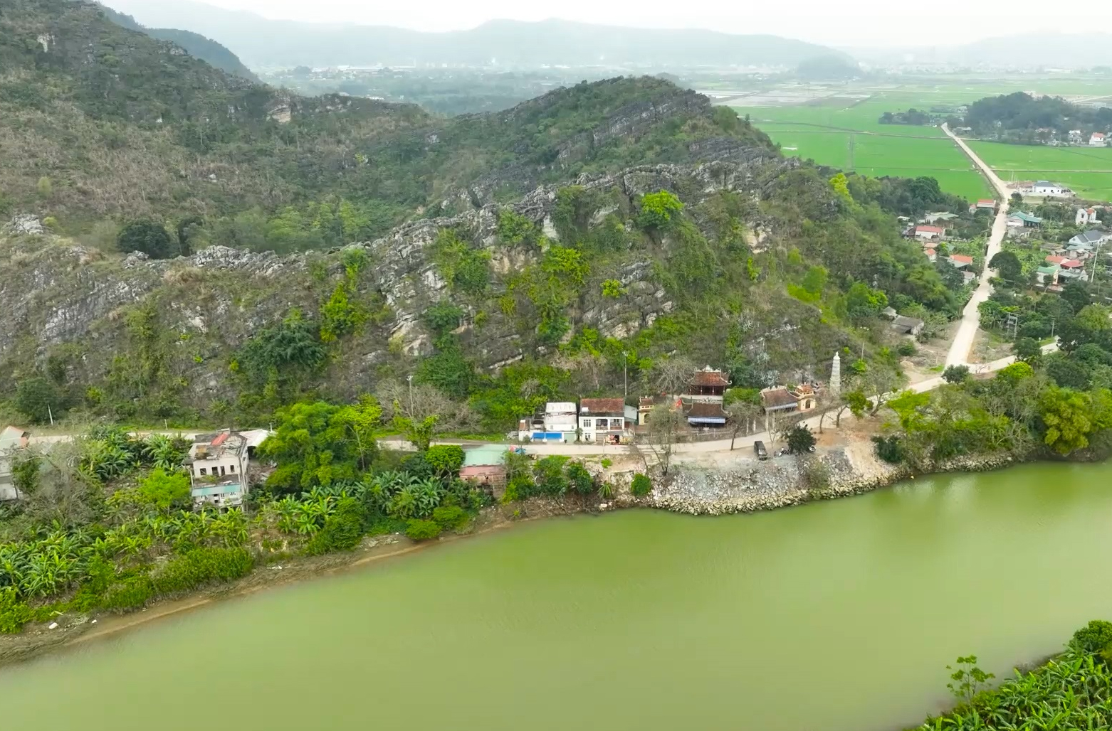 Thanh Hóa: Phát huy giá trị di sản văn hóa tâm linh Đền Chầu Đệ Tứ - Ảnh 2. Thanh Hóa: Phát huy giá trị di sản văn hóa tâm linh Đền Chầu Đệ Tứ - Ảnh 2.