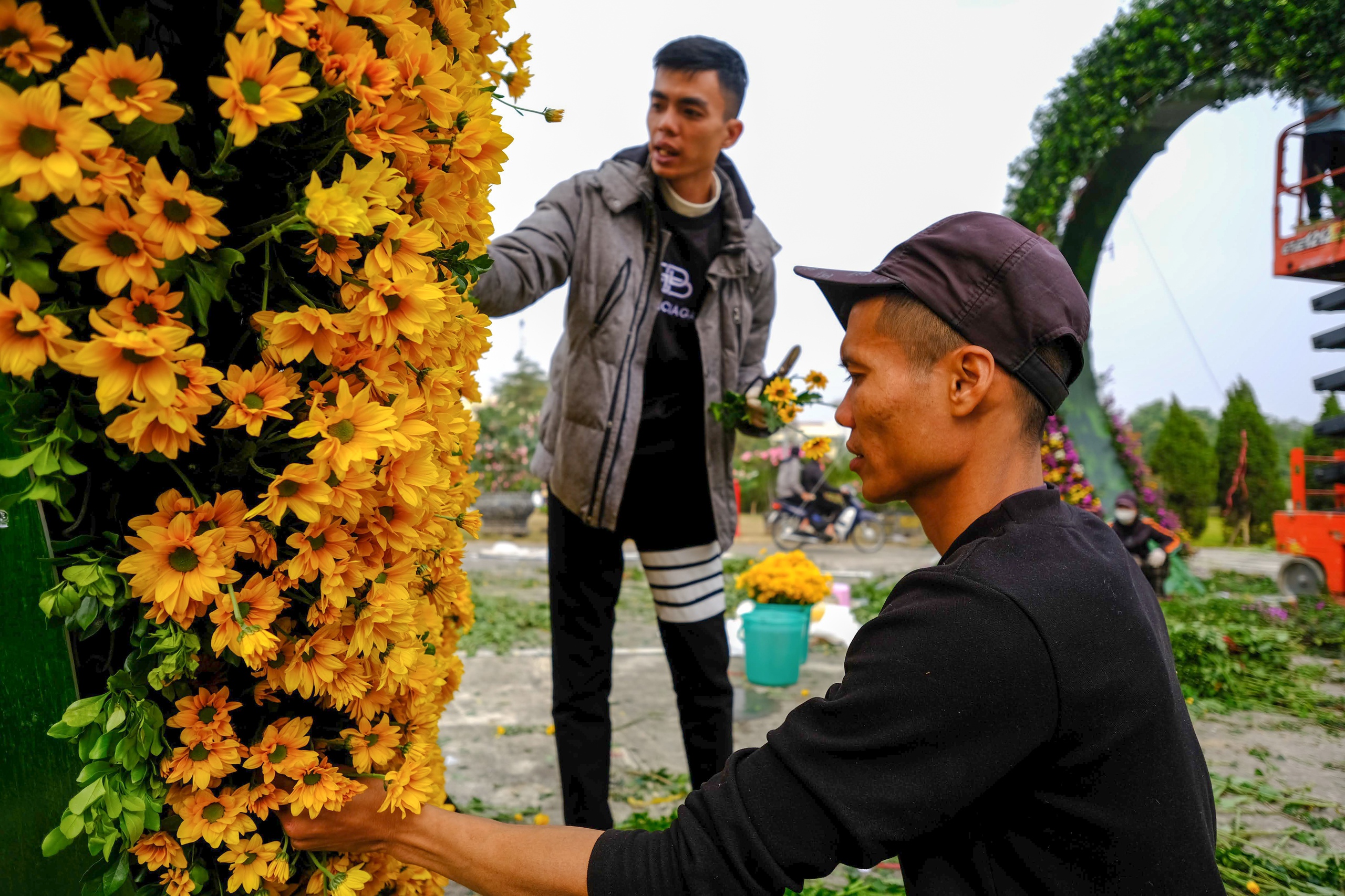 Mê Linh sẵn sàng cho lễ hội hoa lớn nhất miền Bắc - Ảnh 13. Mê Linh sẵn sàng cho lễ hội hoa lớn nhất miền Bắc - Ảnh 13.