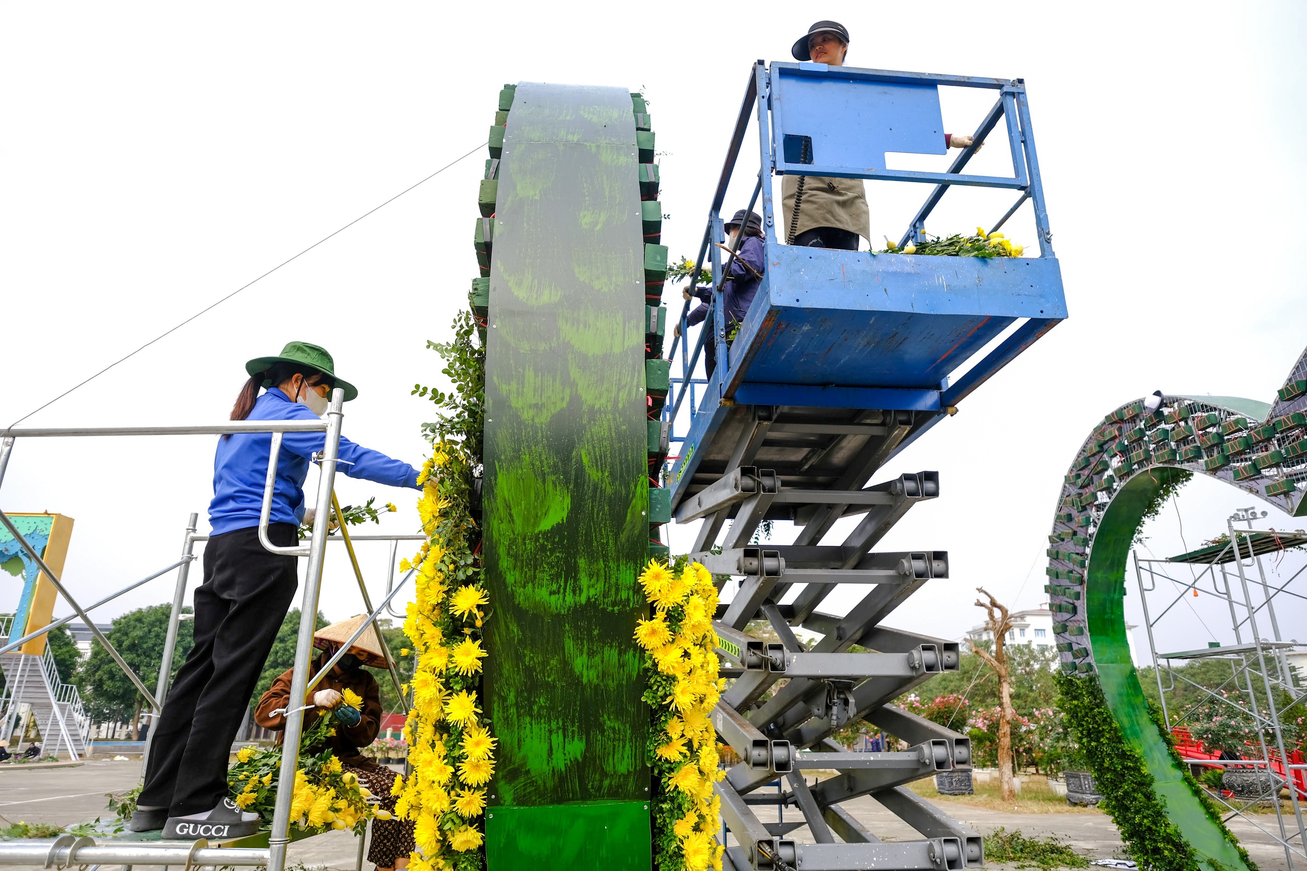 Mê Linh sẵn sàng cho lễ hội hoa lớn nhất miền Bắc - Ảnh 14.