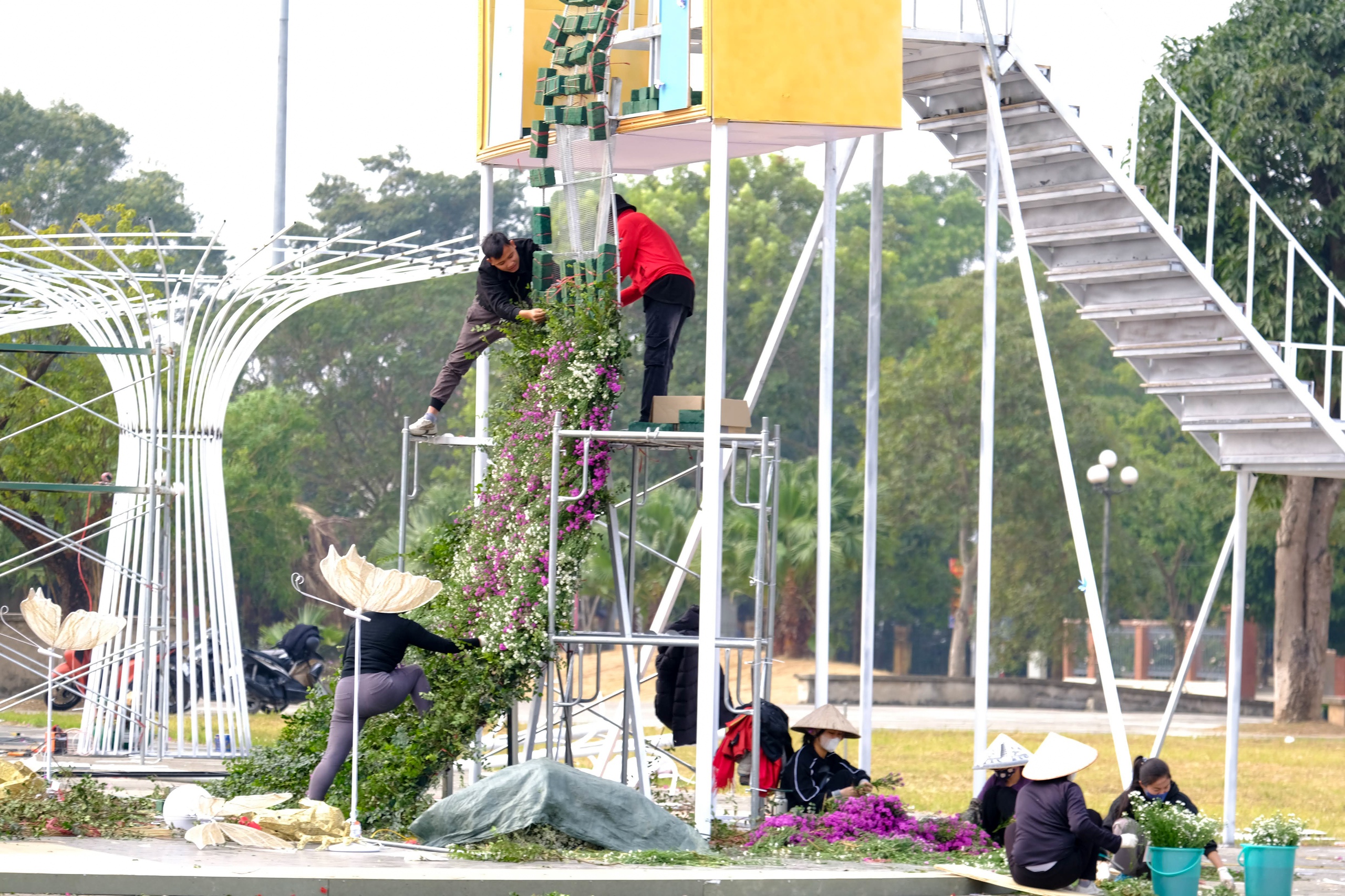 Mê Linh sẵn sàng cho lễ hội hoa lớn nhất miền Bắc - Ảnh 21.