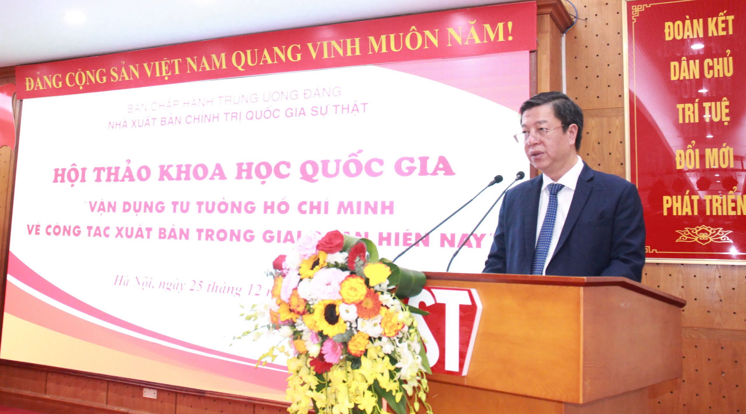 Εργαστήριο για την εφαρμογή των σκέψεων του Χο Τσι Μινχ στο εκδοτικό έργο - Φωτογραφία 2. Hội thảo vận dụng tư tưởng Hồ Chí Minh về công tác xuất bản - Ảnh 2.