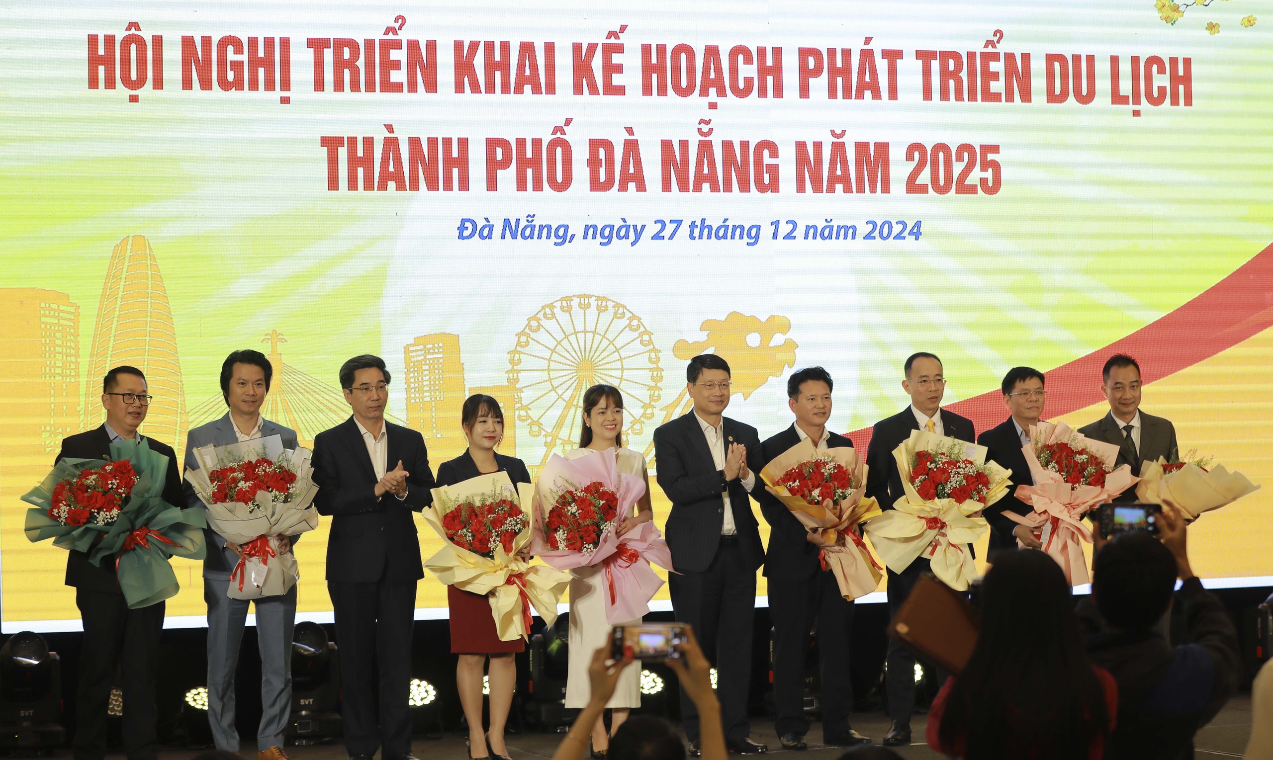 ទីក្រុង Da Nang កំណត់របកគំហើញចំនួន ៣ ដើម្បីជំរុញការអភិវឌ្ឍន៍ទេសចរណ៍ឆ្នាំ ២០២៥ - រូបថត ៦. Đà Nẵng xác định 3 đột phá thúc đẩy phát triển du lịch năm 2025 - Ảnh 6.
