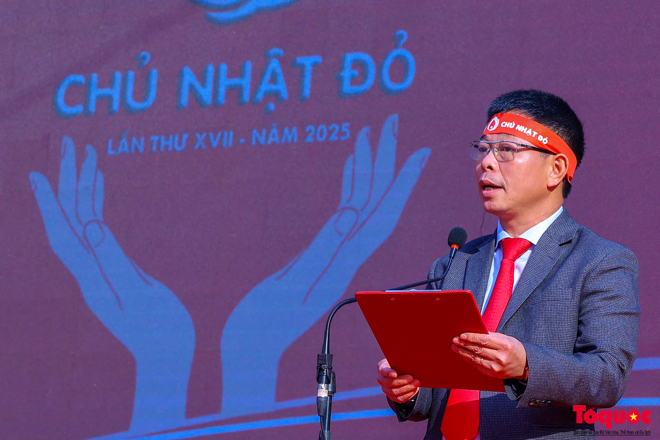 Hà Nội: Hàng ngàn bạn trẻ tham gia hiến máu cứu người tại Chủ Nhật Đỏ năm 2025 - Ảnh 2.