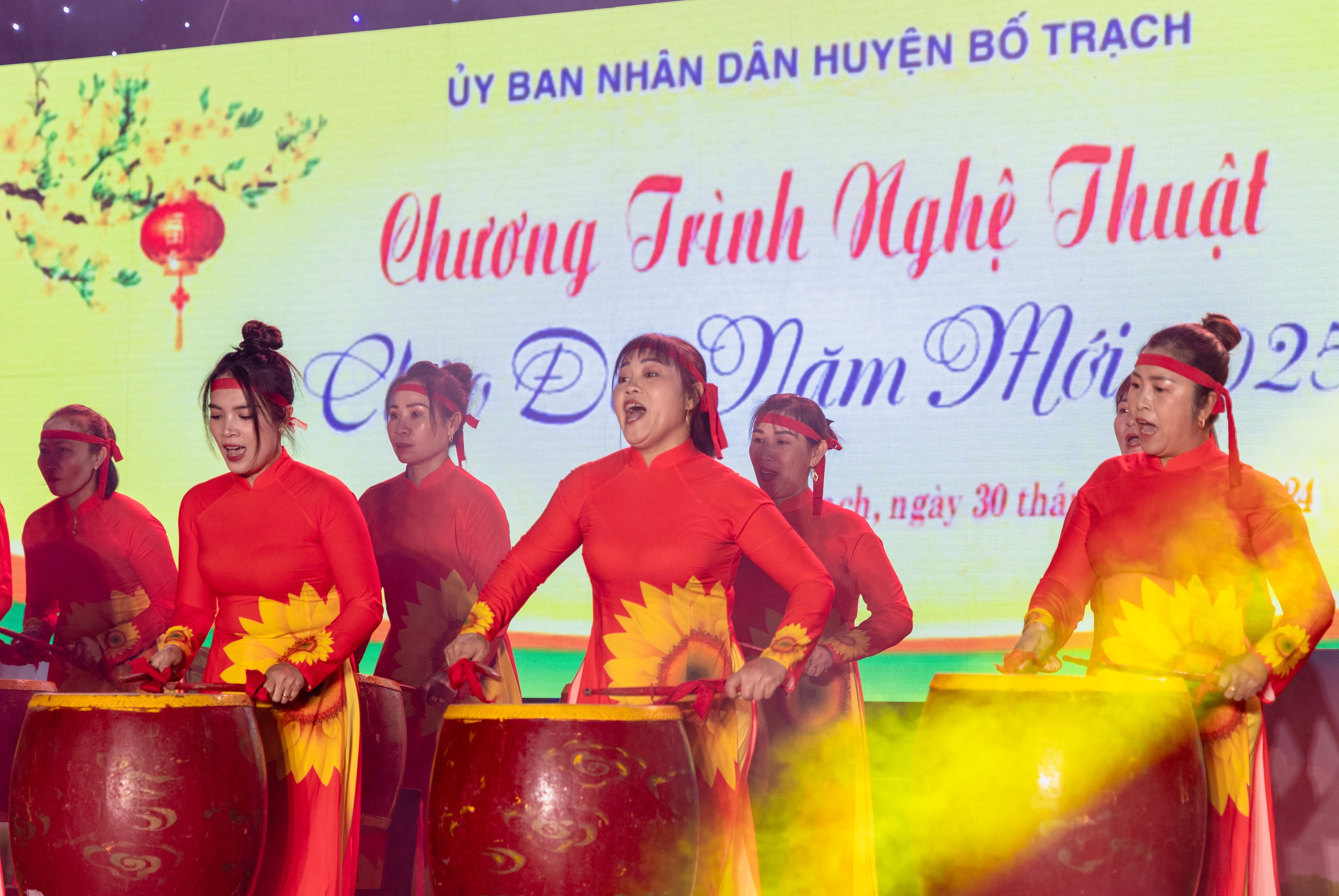 វប្បធម៌ចម្រុះក្នុងការស្វាគមន៍ឆ្នាំថ្មី 2025 នៅខេត្ត Quang Binh - រូបថត ៣. Đa sắc màu văn hóa trong dịp đón chào năm mới 2025 tại Quảng Bình - Ảnh 3.