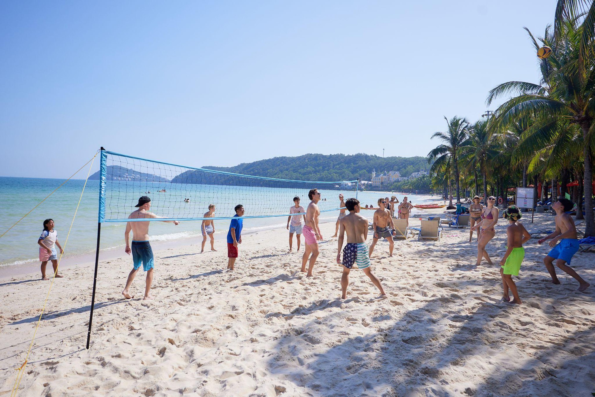 US Magazine: A 3-Day trip to Phu Quoc costs less than a weekend in Singapore - Ảnh 1.