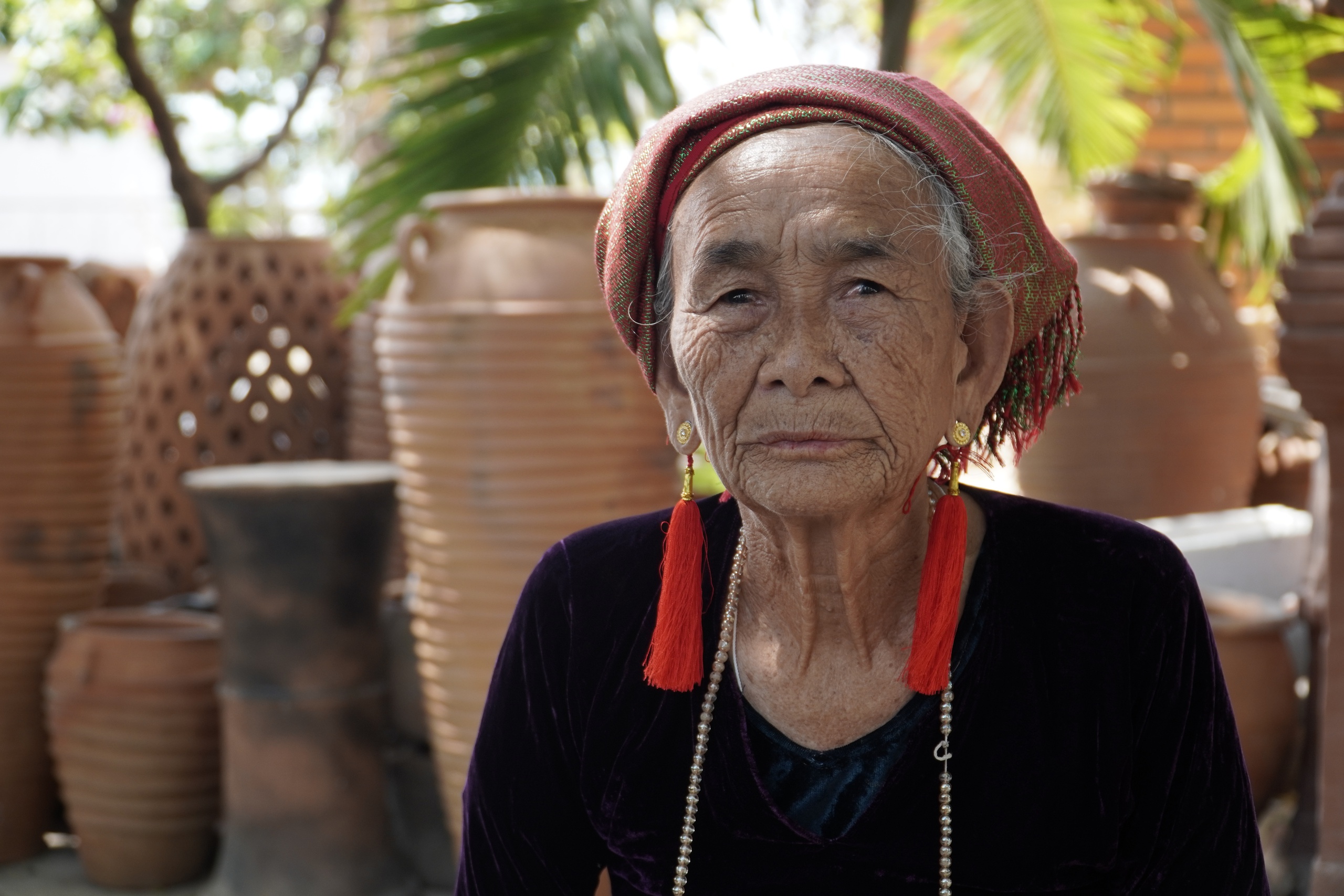 Mãos habilidosas preservam a cerâmica artesanal de 800 anos - Foto 1. Những đôi bàn tay khéo léo gìn giữ nghề gốm hơn 800 năm tuổi - Ảnh 1.