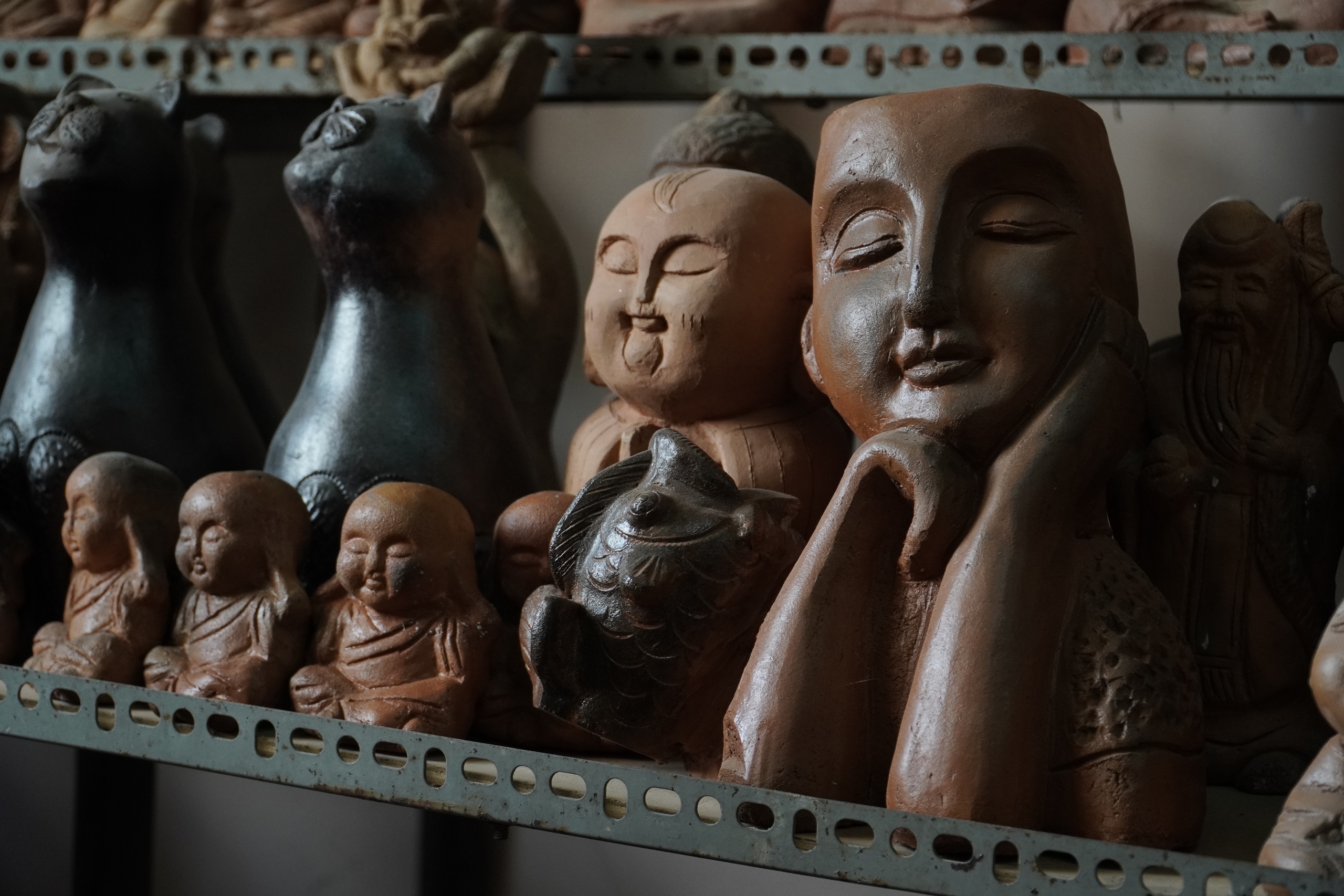 Mãos habilidosas preservam a cerâmica artesanal de 800 anos - Foto 3. Những đôi bàn tay khéo léo gìn giữ nghề gốm hơn 800 năm tuổi - Ảnh 3.