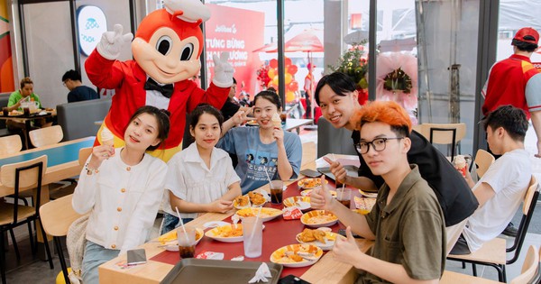 Jollibee Mascot check-in khắp Việt Nam - Chào mừng hành trình 200 cửa hàng Jollibee